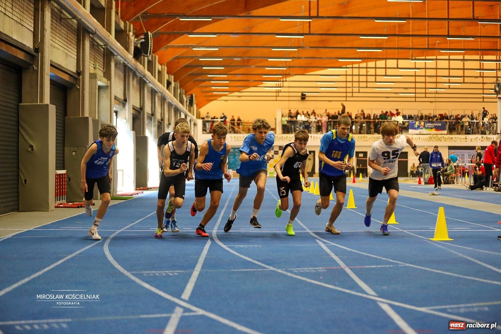 Zdjęcie w galerii na portalu naszraciborz.pl: Lekkoatletyczne Halowe Mistrzostwa Śląska U16 w Raciborzu. Jeden medal gospodarzy [FOTO i WIDEO] wiadomości z regionu