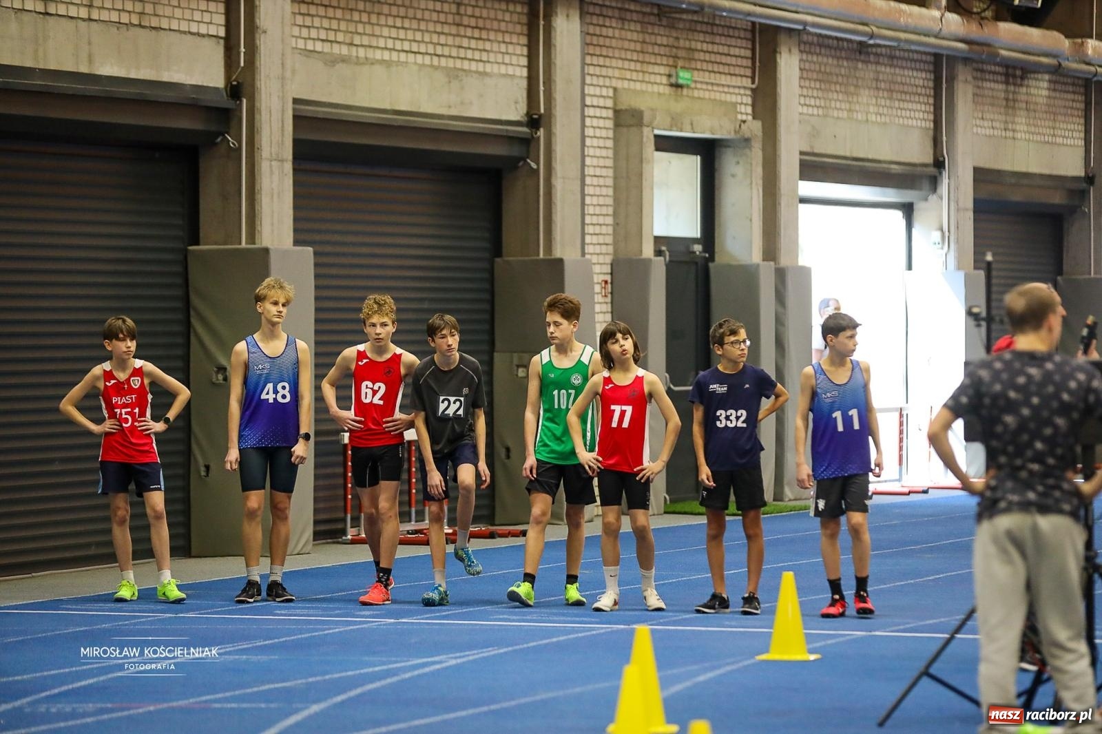 Zdjęcie w galerii na portalu naszraciborz.pl: Lekkoatletyczne Halowe Mistrzostwa Śląska U16 w Raciborzu. Jeden medal gospodarzy [FOTO i WIDEO] wiadomości z regionu