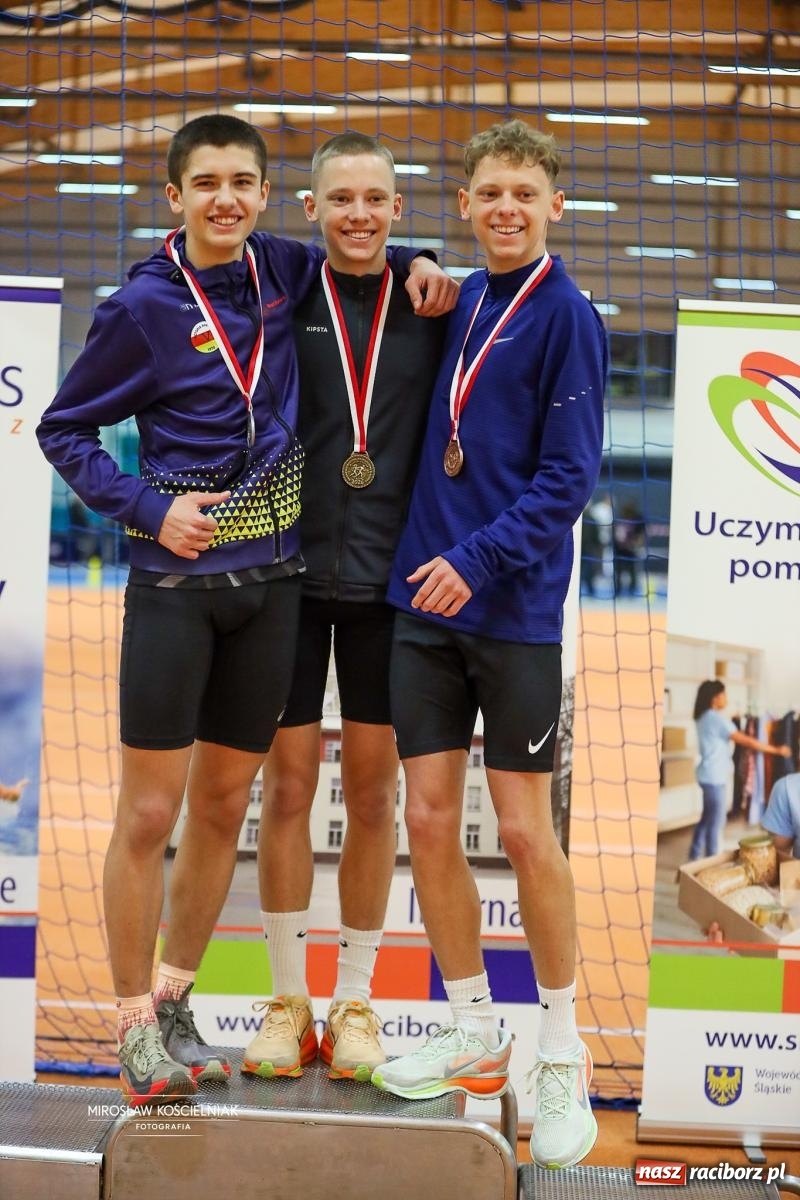 Zdjęcie w galerii na portalu naszraciborz.pl: Lekkoatletyczne Halowe Mistrzostwa Śląska U16 w Raciborzu. Jeden medal gospodarzy [FOTO i WIDEO] wiadomości z regionu