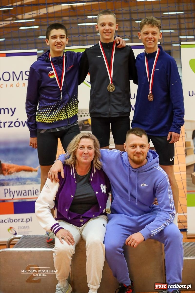 Zdjęcie w galerii na portalu naszraciborz.pl: Lekkoatletyczne Halowe Mistrzostwa Śląska U16 w Raciborzu. Jeden medal gospodarzy [FOTO i WIDEO] wiadomości z regionu