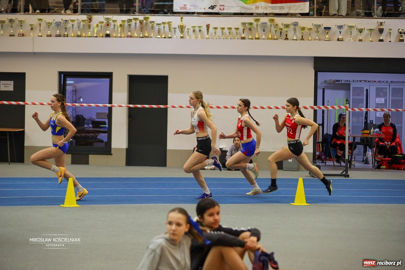 Zdjęcie w galerii na portalu naszraciborz.pl: Lekkoatletyczne Halowe Mistrzostwa Śląska U16 w Raciborzu. Jeden medal gospodarzy [FOTO i WIDEO] wiadomości z regionu