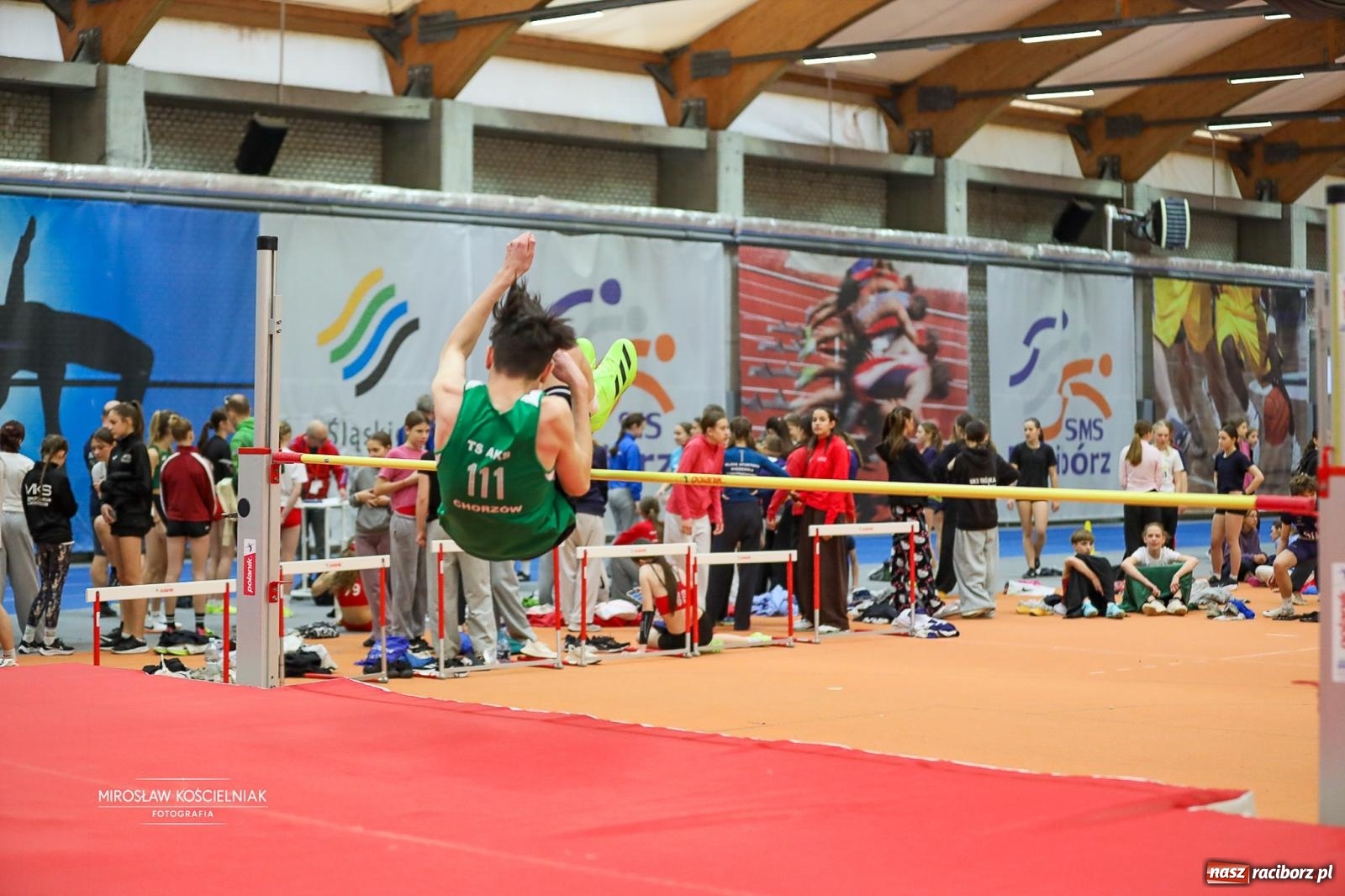 Zdjęcie w galerii na portalu naszraciborz.pl: Lekkoatletyczne Halowe Mistrzostwa Śląska U16 w Raciborzu. Jeden medal gospodarzy [FOTO i WIDEO] wiadomości z regionu