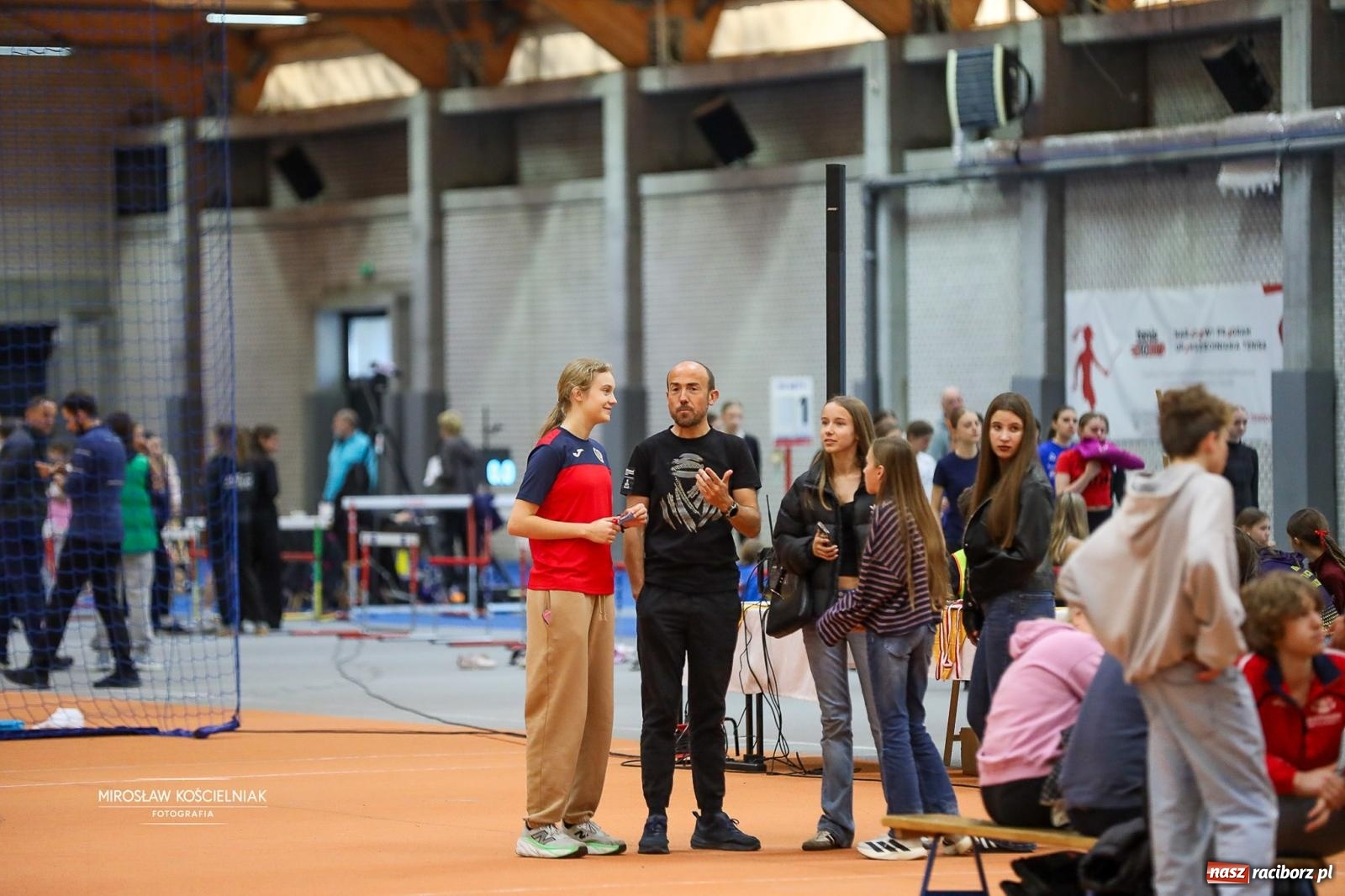 Zdjęcie w galerii na portalu naszraciborz.pl: Lekkoatletyczne Halowe Mistrzostwa Śląska U16 w Raciborzu. Jeden medal gospodarzy [FOTO i WIDEO] wiadomości z regionu