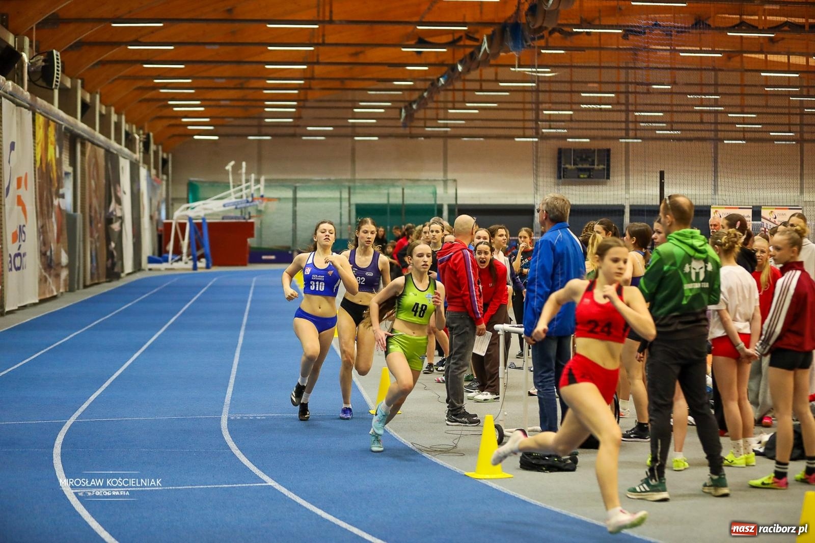 Zdjęcie w galerii na portalu naszraciborz.pl: Lekkoatletyczne Halowe Mistrzostwa Śląska U16 w Raciborzu. Jeden medal gospodarzy [FOTO i WIDEO] wiadomości z regionu