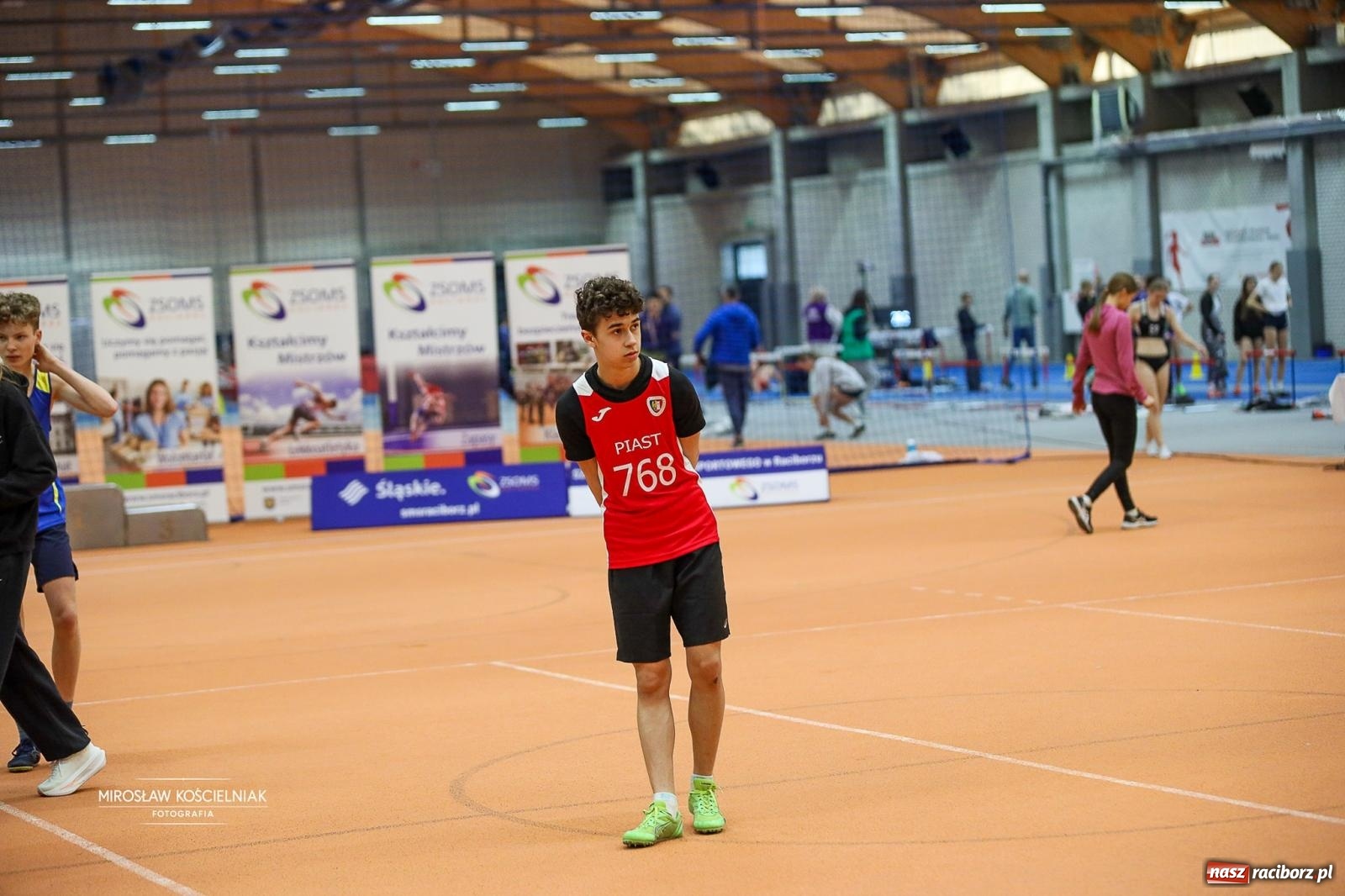 Zdjęcie w galerii na portalu naszraciborz.pl: Lekkoatletyczne Halowe Mistrzostwa Śląska U16 w Raciborzu. Jeden medal gospodarzy [FOTO i WIDEO] wiadomości z regionu
