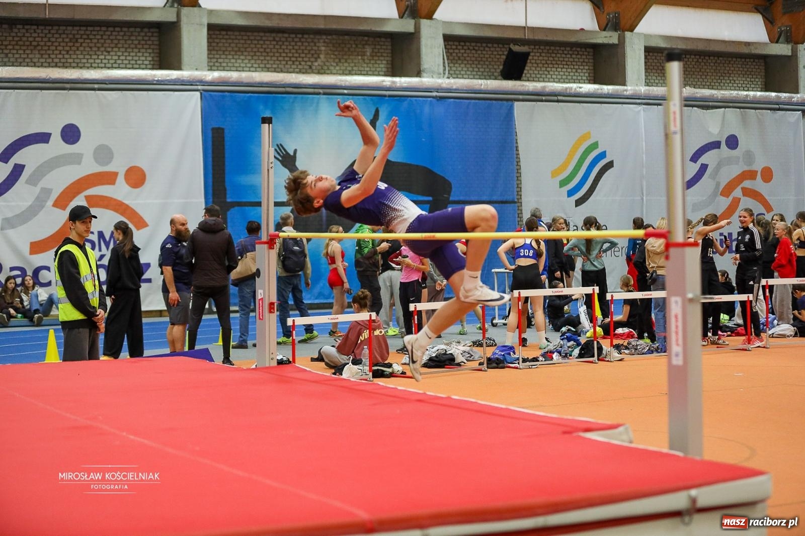 Zdjęcie w galerii na portalu naszraciborz.pl: Lekkoatletyczne Halowe Mistrzostwa Śląska U16 w Raciborzu. Jeden medal gospodarzy [FOTO i WIDEO] wiadomości z regionu