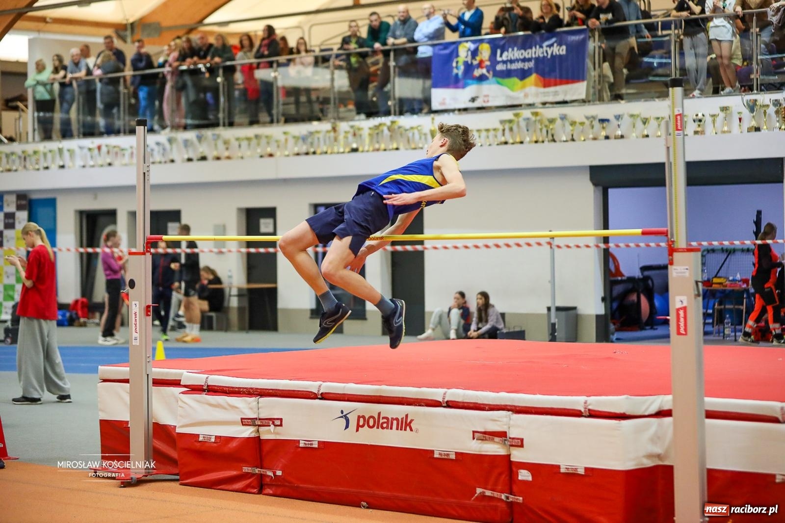 Zdjęcie w galerii na portalu naszraciborz.pl: Lekkoatletyczne Halowe Mistrzostwa Śląska U16 w Raciborzu. Jeden medal gospodarzy [FOTO i WIDEO] wiadomości z regionu