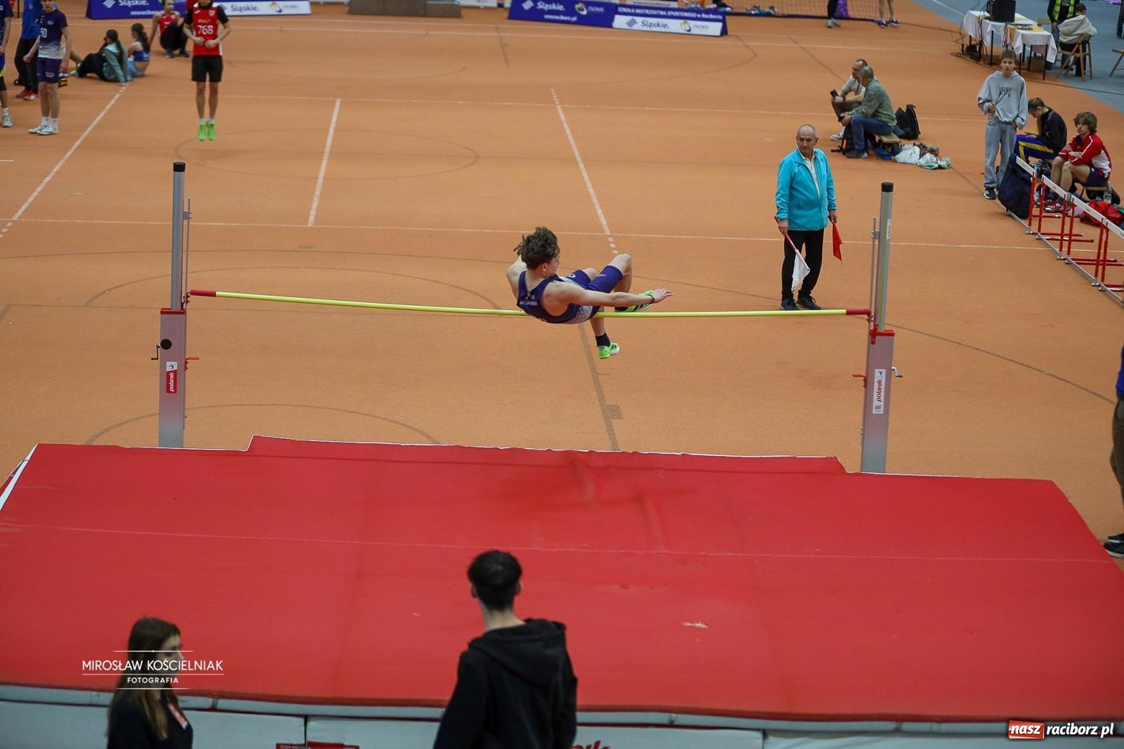 Zdjęcie w galerii na portalu naszraciborz.pl: Lekkoatletyczne Halowe Mistrzostwa Śląska U16 w Raciborzu. Jeden medal gospodarzy [FOTO i WIDEO] wiadomości z regionu
