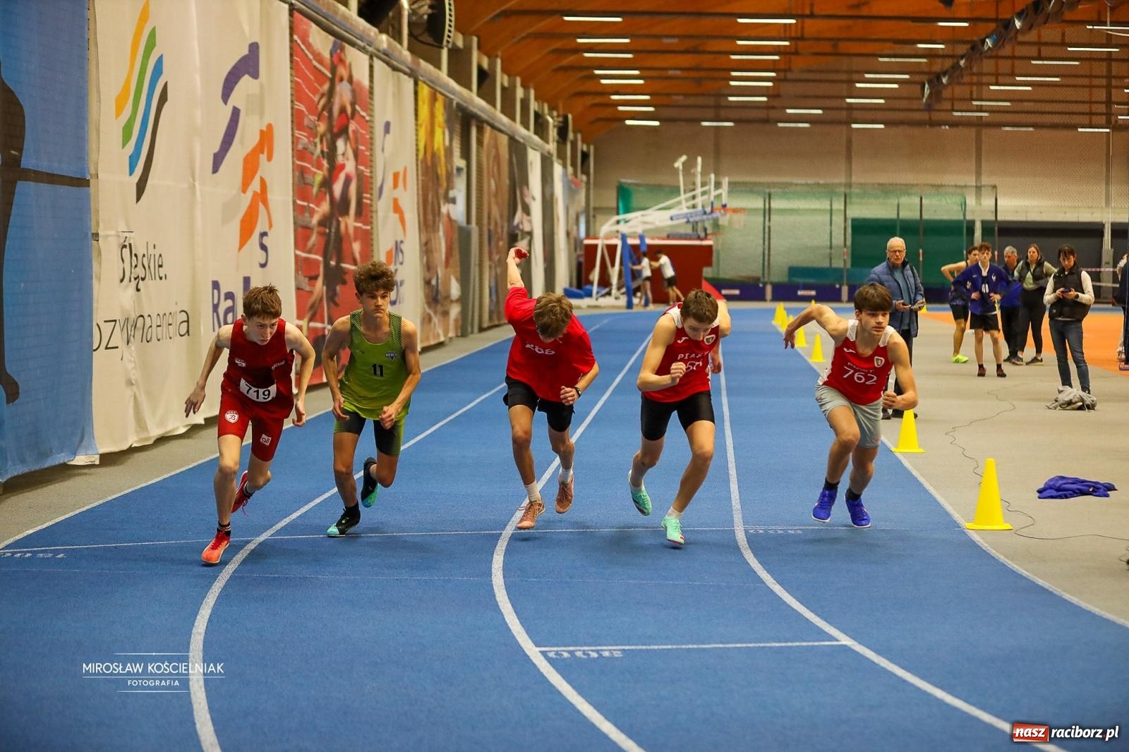 Zdjęcie w galerii na portalu naszraciborz.pl: Lekkoatletyczne Halowe Mistrzostwa Śląska U16 w Raciborzu. Jeden medal gospodarzy [FOTO i WIDEO] wiadomości z regionu