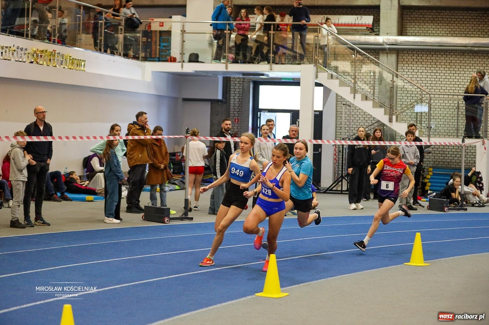 Zdjęcie w galerii na portalu naszraciborz.pl: Lekkoatletyczne Halowe Mistrzostwa Śląska U16 w Raciborzu. Jeden medal gospodarzy [FOTO i WIDEO] wiadomości z regionu