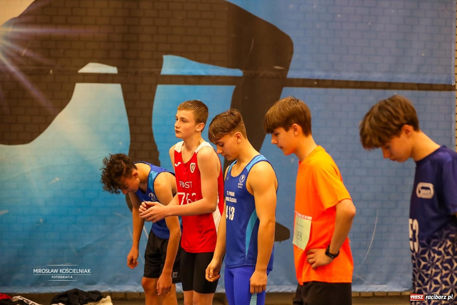 Zdjęcie w galerii na portalu naszraciborz.pl: Lekkoatletyczne Halowe Mistrzostwa Śląska U16 w Raciborzu. Jeden medal gospodarzy [FOTO i WIDEO] wiadomości z regionu