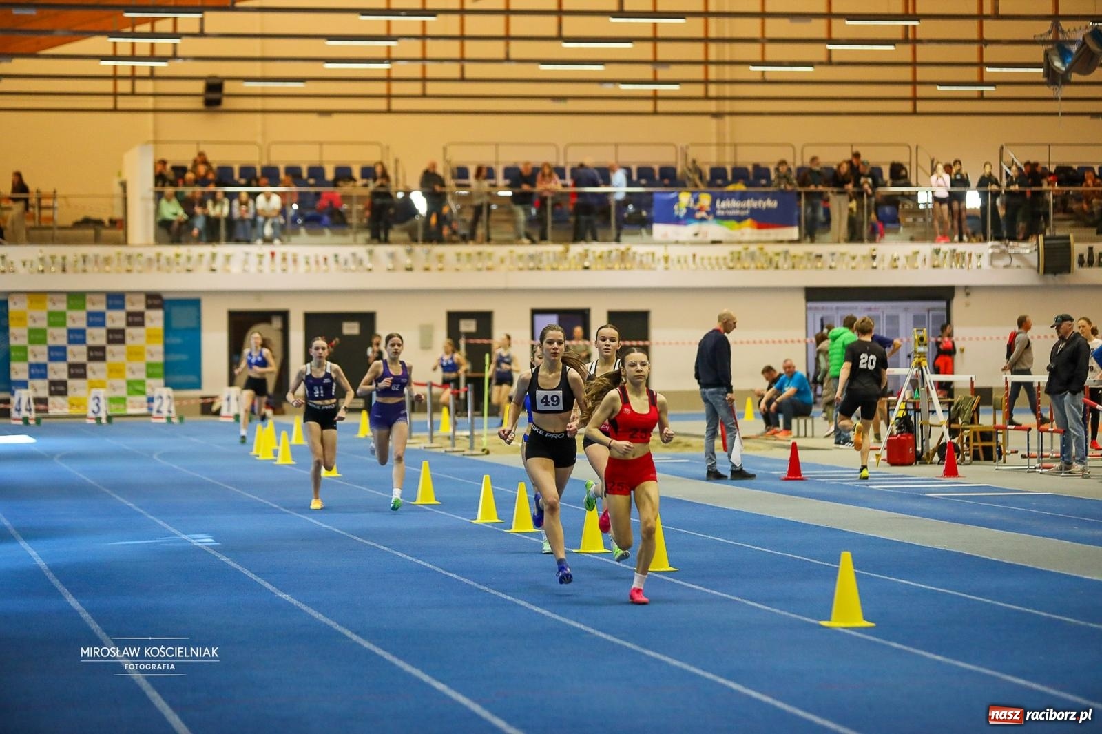Zdjęcie w galerii na portalu naszraciborz.pl: Lekkoatletyczne Halowe Mistrzostwa Śląska U16 w Raciborzu. Jeden medal gospodarzy [FOTO i WIDEO] wiadomości z regionu