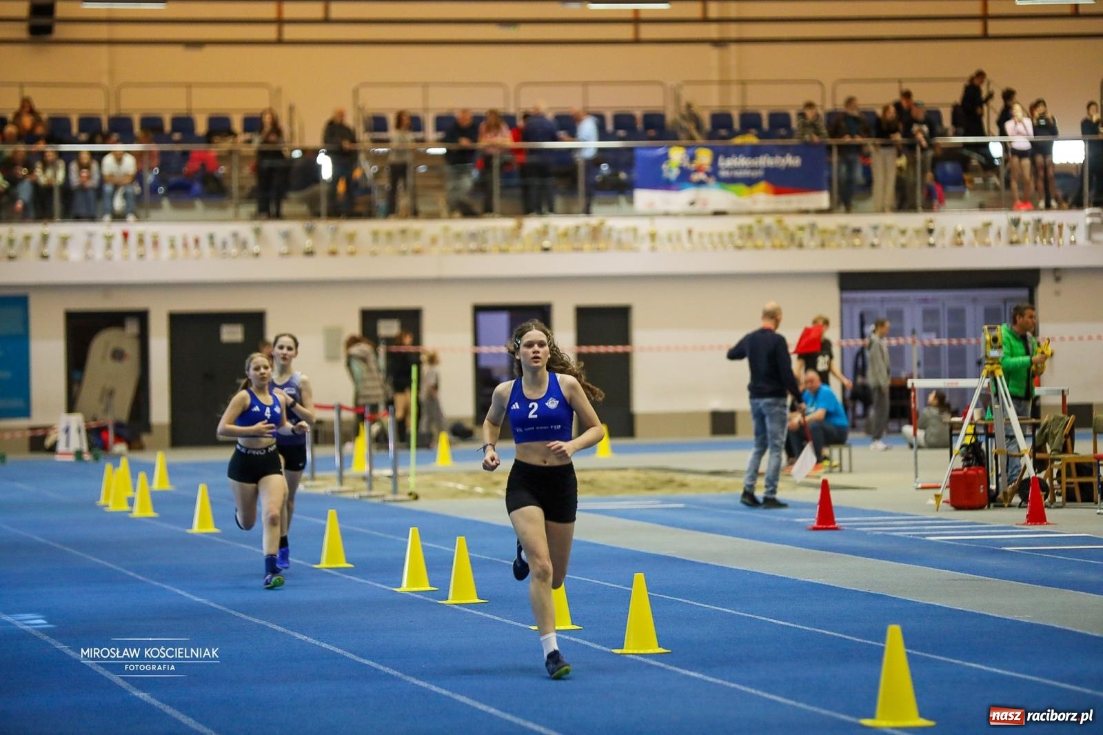 Zdjęcie w galerii na portalu naszraciborz.pl: Lekkoatletyczne Halowe Mistrzostwa Śląska U16 w Raciborzu. Jeden medal gospodarzy [FOTO i WIDEO] wiadomości z regionu