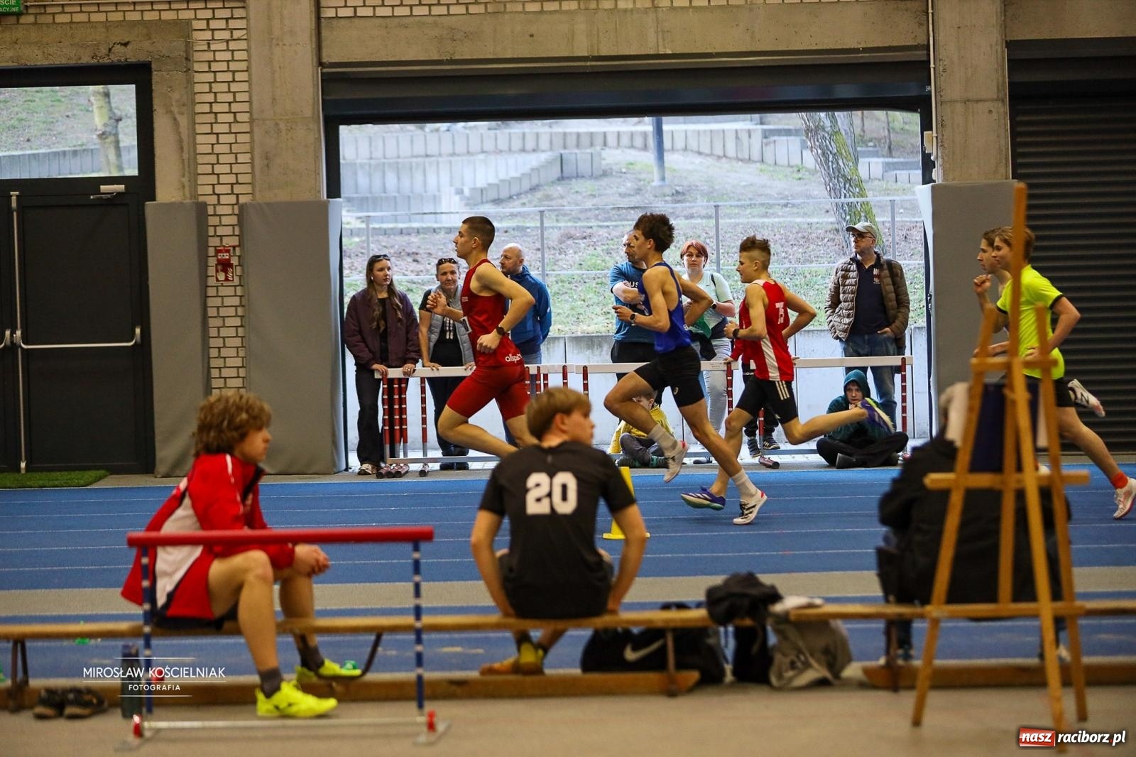 Zdjęcie w galerii na portalu naszraciborz.pl: Lekkoatletyczne Halowe Mistrzostwa Śląska U16 w Raciborzu. Jeden medal gospodarzy [FOTO i WIDEO] wiadomości z regionu