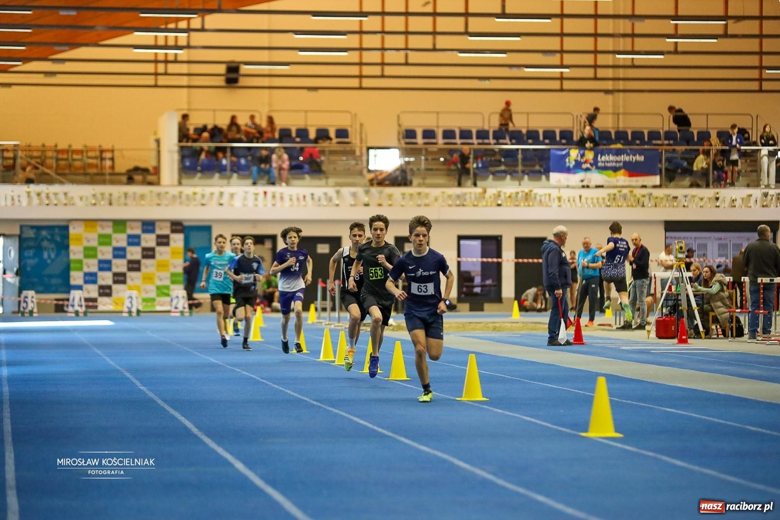 Zdjęcie w galerii na portalu naszraciborz.pl: Lekkoatletyczne Halowe Mistrzostwa Śląska U16 w Raciborzu. Jeden medal gospodarzy [FOTO i WIDEO] wiadomości z regionu
