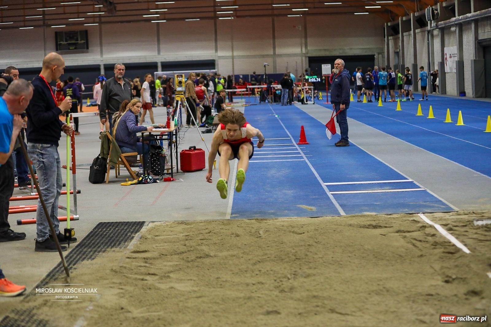 Zdjęcie w galerii na portalu naszraciborz.pl: Lekkoatletyczne Halowe Mistrzostwa Śląska U16 w Raciborzu. Jeden medal gospodarzy [FOTO i WIDEO] wiadomości z regionu
