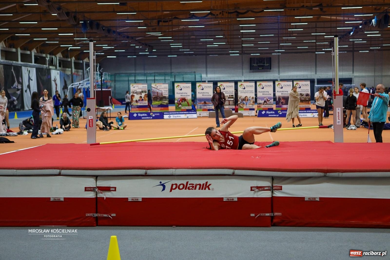 Zdjęcie w galerii na portalu naszraciborz.pl: Lekkoatletyczne Halowe Mistrzostwa Śląska U16 w Raciborzu. Jeden medal gospodarzy [FOTO i WIDEO] wiadomości z regionu