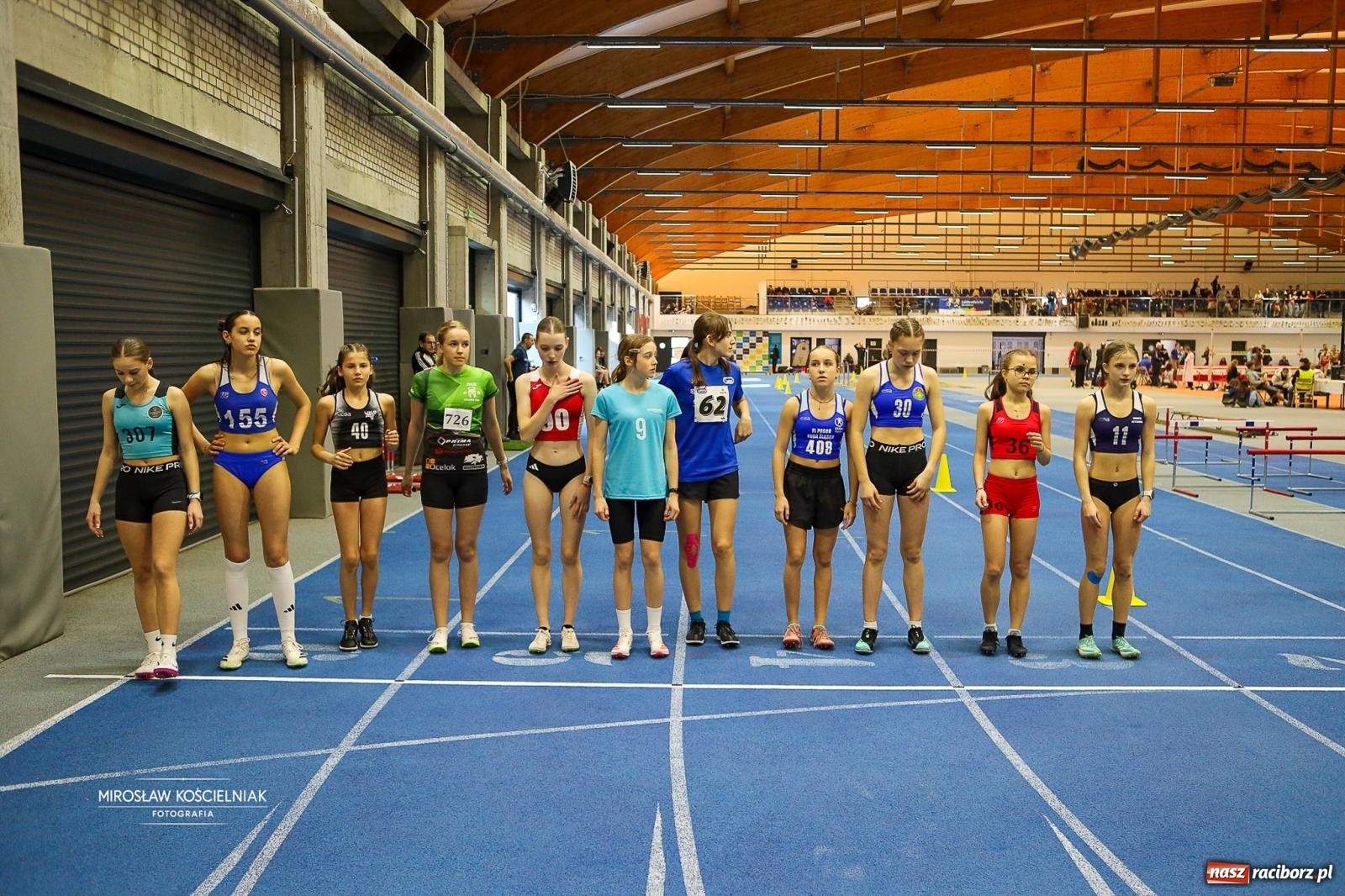 Zdjęcie w galerii na portalu naszraciborz.pl: Lekkoatletyczne Halowe Mistrzostwa Śląska U16 w Raciborzu. Jeden medal gospodarzy [FOTO i WIDEO] wiadomości z regionu