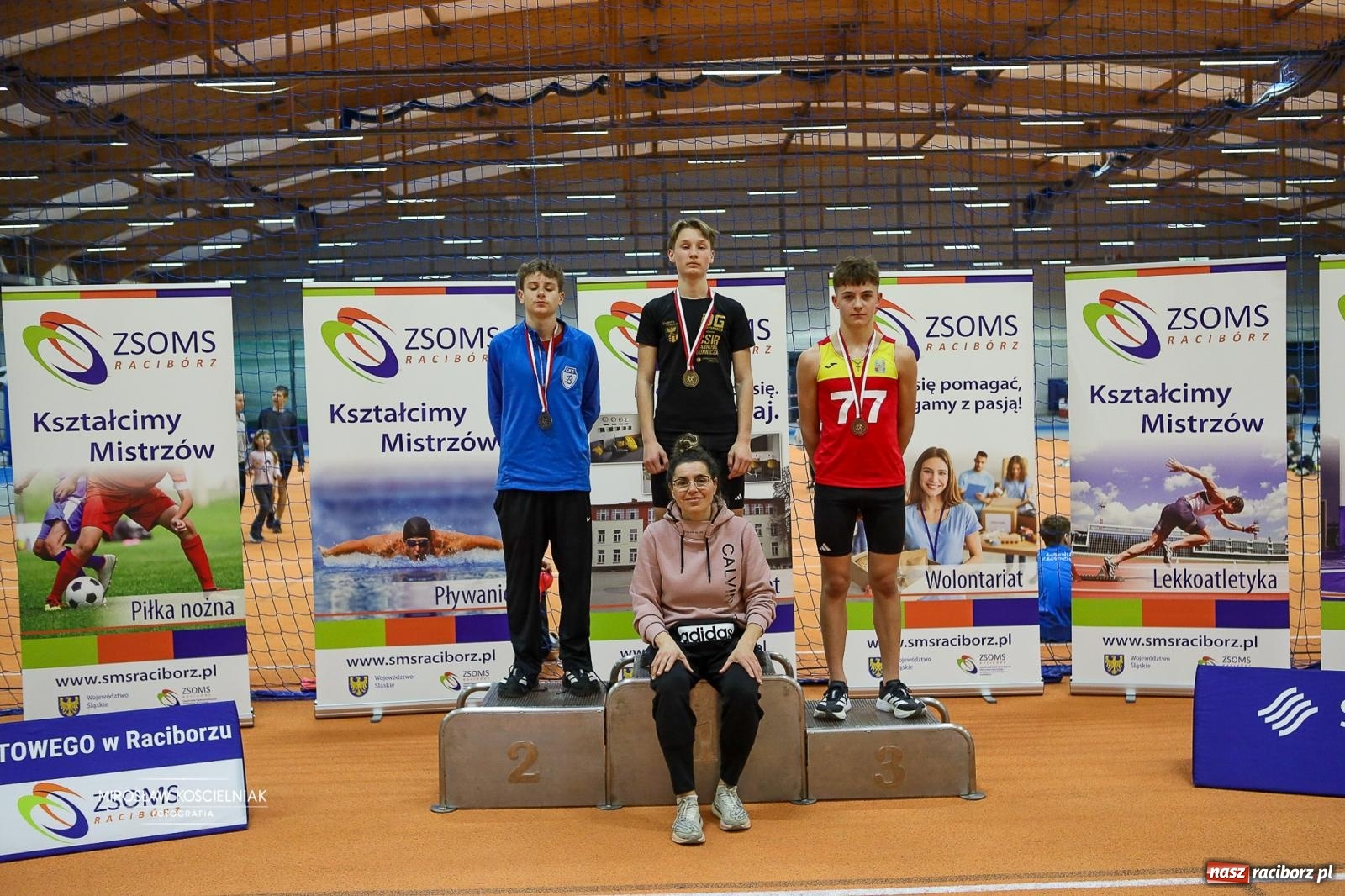 Zdjęcie w galerii na portalu naszraciborz.pl: Lekkoatletyczne Halowe Mistrzostwa Śląska U16 w Raciborzu. Jeden medal gospodarzy [FOTO i WIDEO] wiadomości z regionu