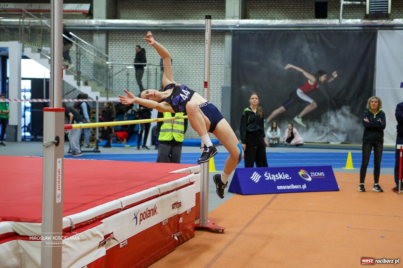 Zdjęcie w galerii na portalu naszraciborz.pl: Lekkoatletyczne Halowe Mistrzostwa Śląska U16 w Raciborzu. Jeden medal gospodarzy [FOTO i WIDEO] wiadomości z regionu