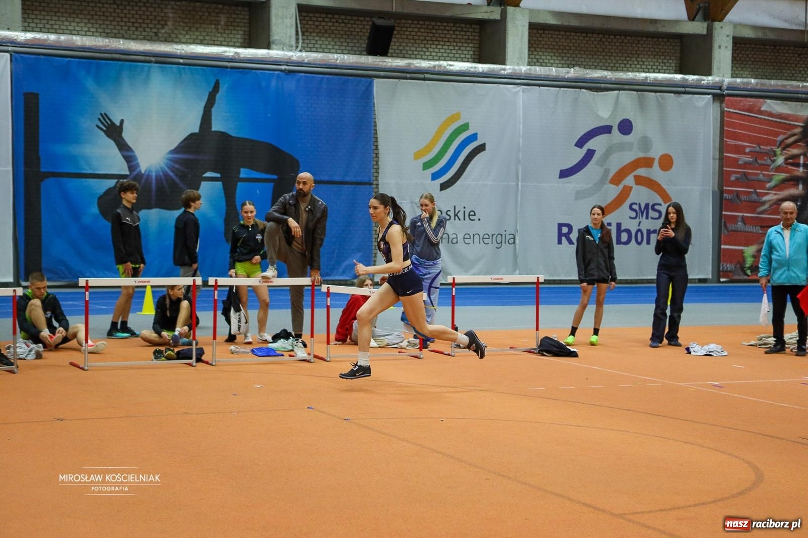 Zdjęcie w galerii na portalu naszraciborz.pl: Lekkoatletyczne Halowe Mistrzostwa Śląska U16 w Raciborzu. Jeden medal gospodarzy [FOTO i WIDEO] wiadomości z regionu