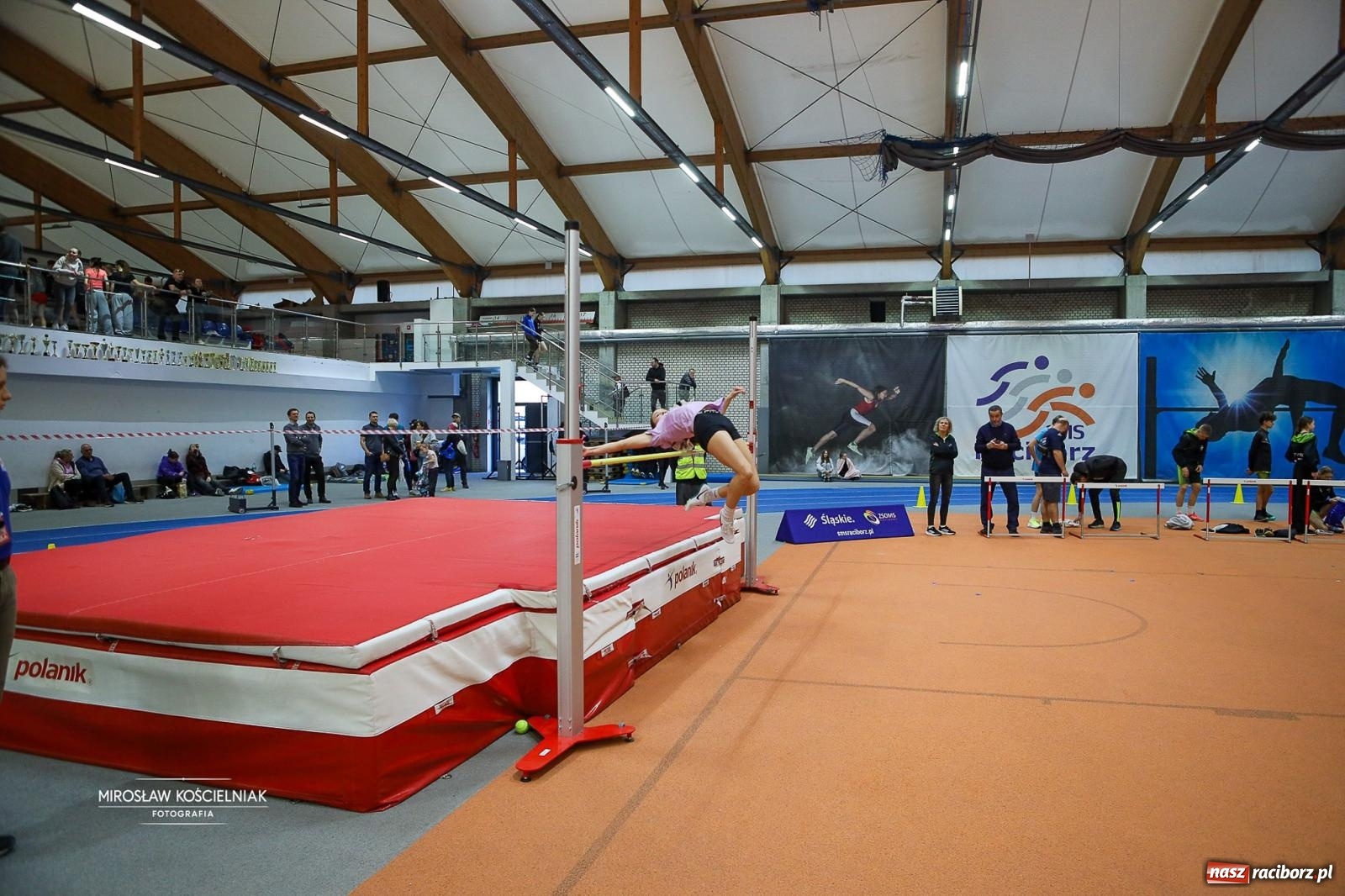 Zdjęcie w galerii na portalu naszraciborz.pl: Lekkoatletyczne Halowe Mistrzostwa Śląska U16 w Raciborzu. Jeden medal gospodarzy [FOTO i WIDEO] wiadomości z regionu