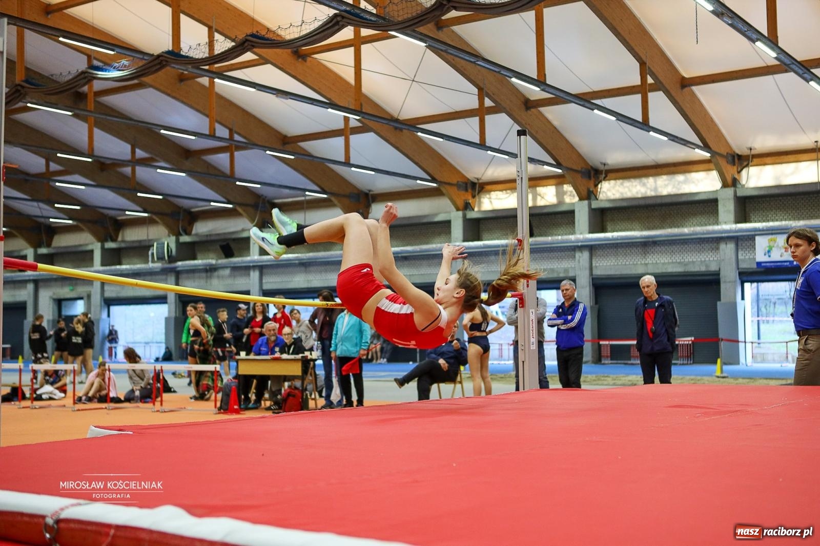 Zdjęcie w galerii na portalu naszraciborz.pl: Lekkoatletyczne Halowe Mistrzostwa Śląska U16 w Raciborzu. Jeden medal gospodarzy [FOTO i WIDEO] wiadomości z regionu