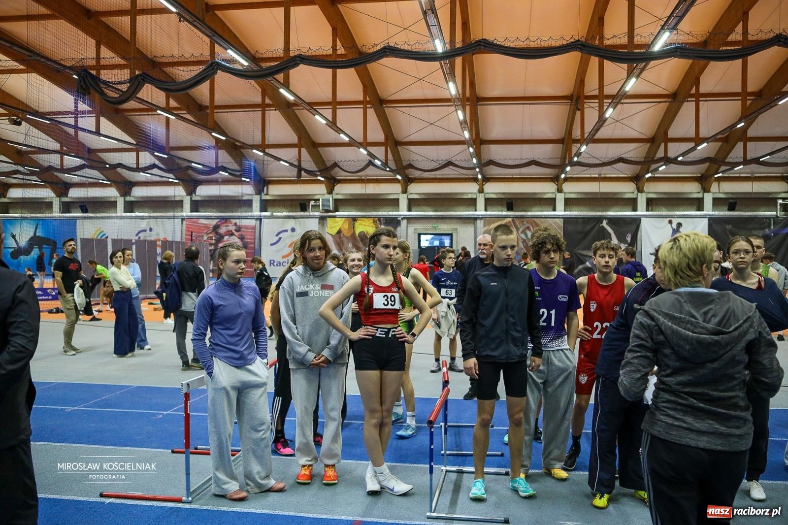 Zdjęcie w galerii na portalu naszraciborz.pl: Lekkoatletyczne Halowe Mistrzostwa Śląska U16 w Raciborzu. Jeden medal gospodarzy [FOTO i WIDEO] wiadomości z regionu