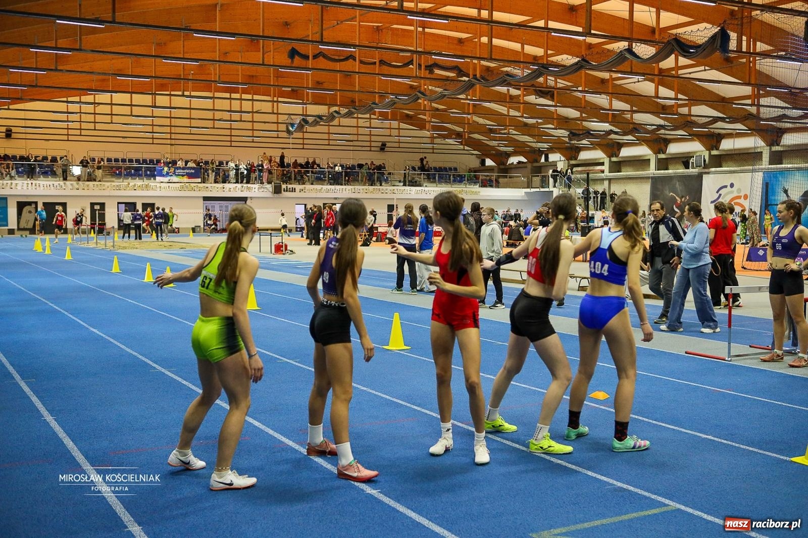 Zdjęcie w galerii na portalu naszraciborz.pl: Lekkoatletyczne Halowe Mistrzostwa Śląska U16 w Raciborzu. Jeden medal gospodarzy [FOTO i WIDEO] wiadomości z regionu