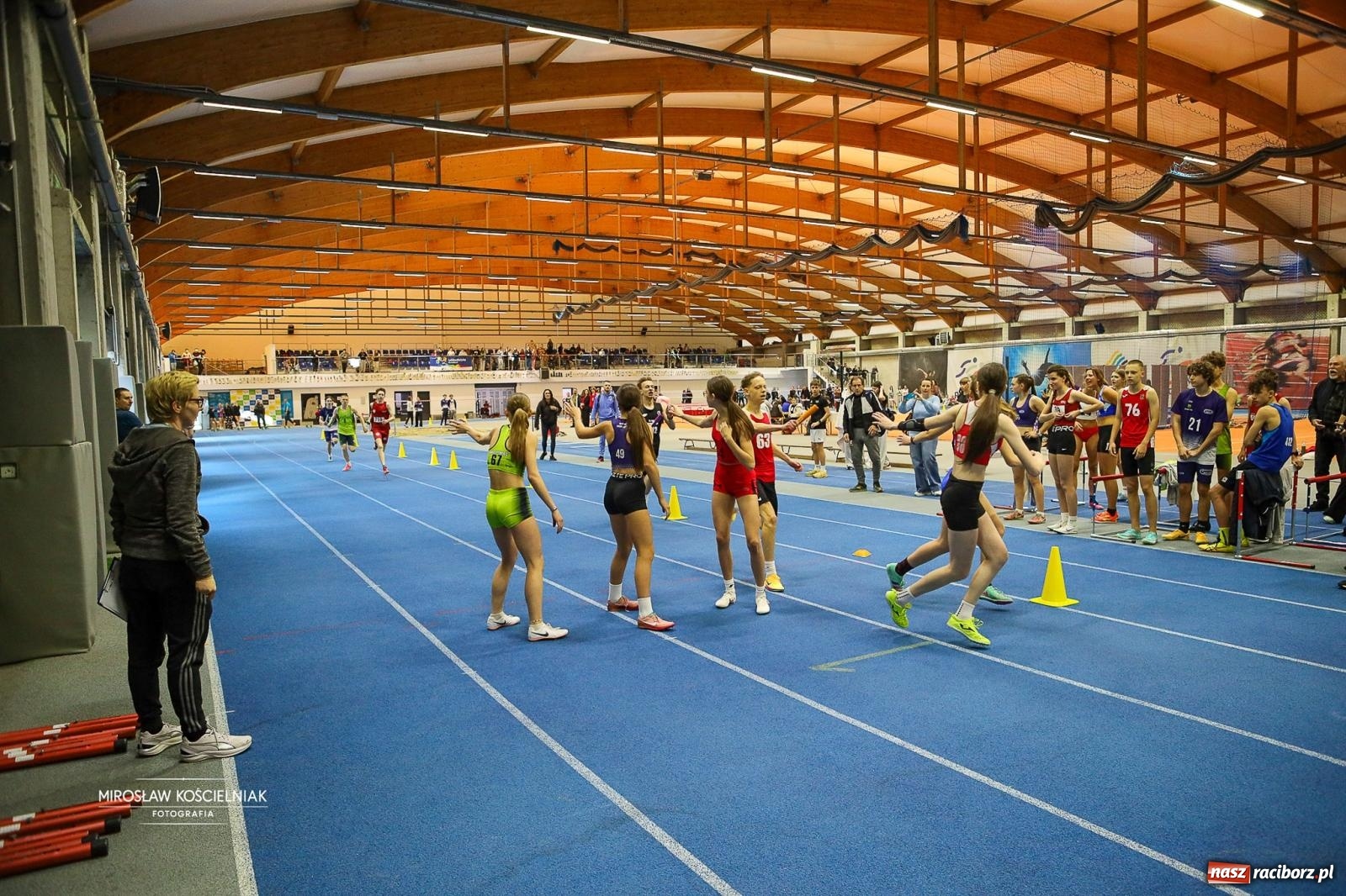 Zdjęcie w galerii na portalu naszraciborz.pl: Lekkoatletyczne Halowe Mistrzostwa Śląska U16 w Raciborzu. Jeden medal gospodarzy [FOTO i WIDEO] wiadomości z regionu