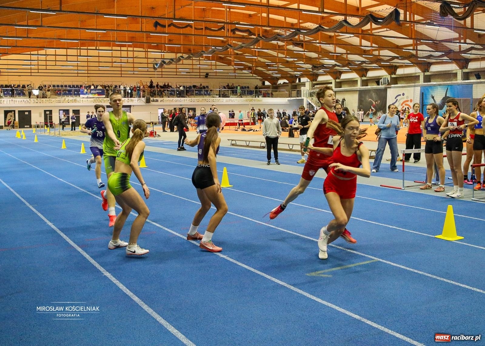 Zdjęcie w galerii na portalu naszraciborz.pl: Lekkoatletyczne Halowe Mistrzostwa Śląska U16 w Raciborzu. Jeden medal gospodarzy [FOTO i WIDEO] wiadomości z regionu