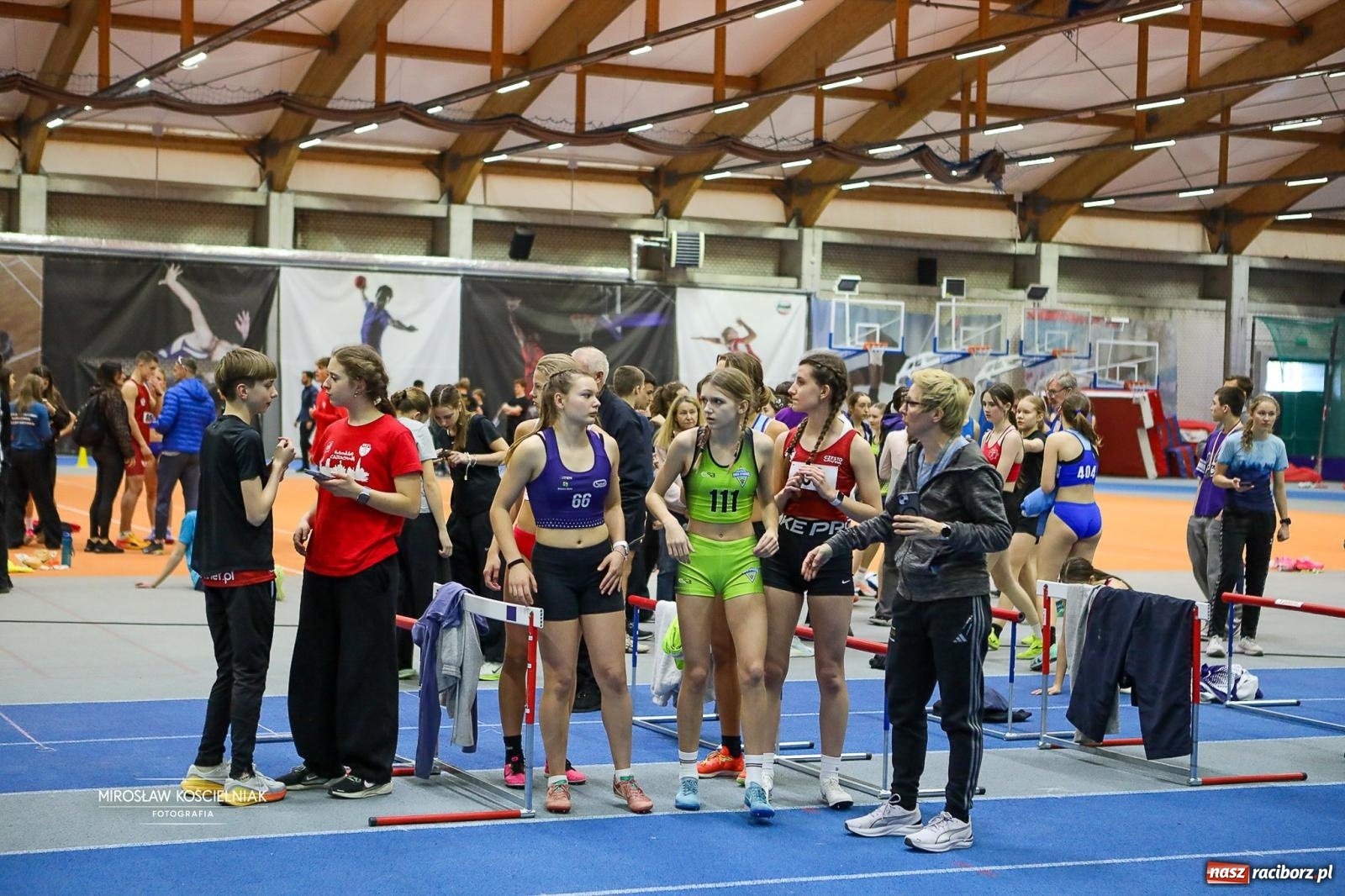 Zdjęcie w galerii na portalu naszraciborz.pl: Lekkoatletyczne Halowe Mistrzostwa Śląska U16 w Raciborzu. Jeden medal gospodarzy [FOTO i WIDEO] wiadomości z regionu