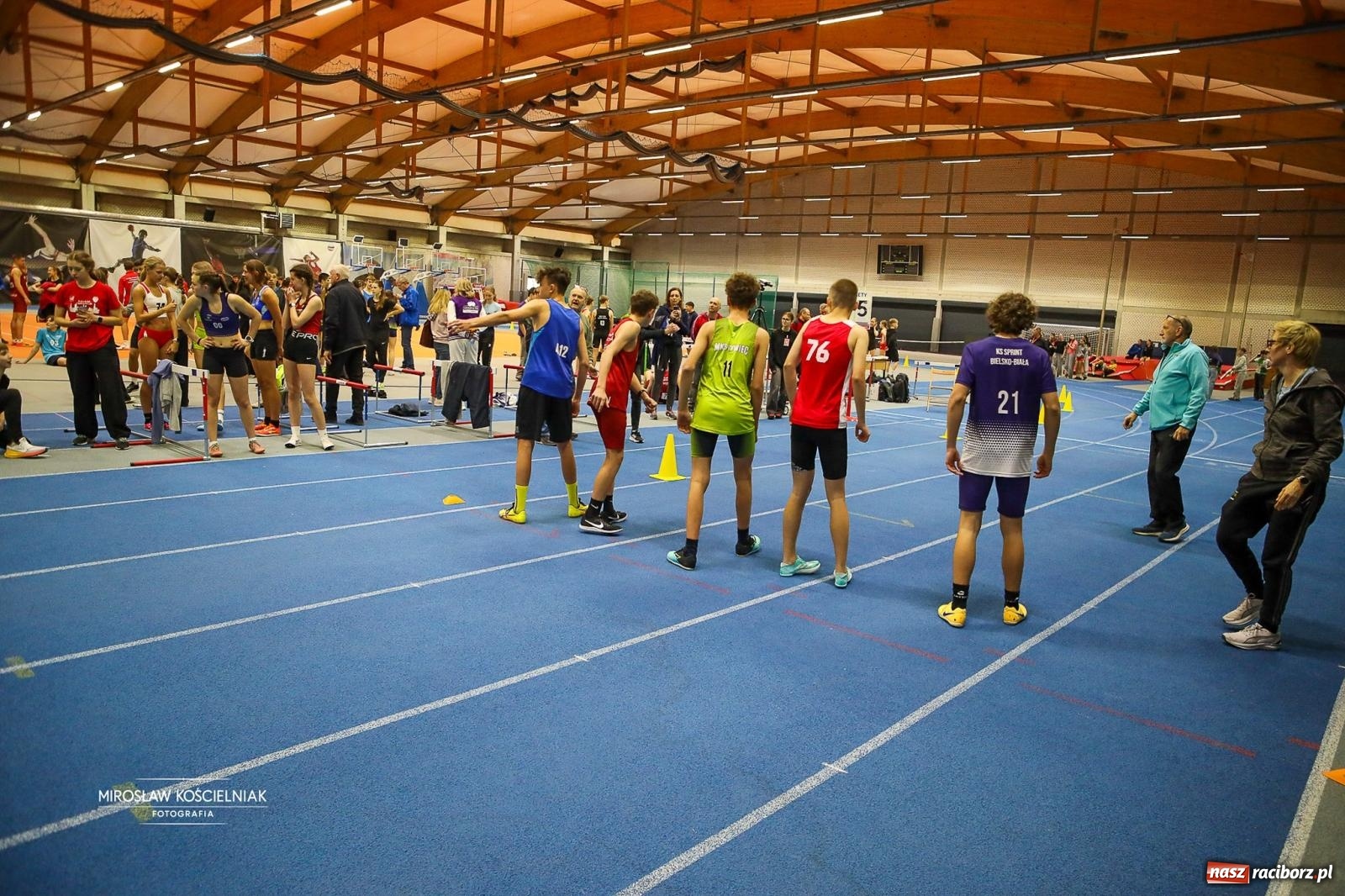 Zdjęcie w galerii na portalu naszraciborz.pl: Lekkoatletyczne Halowe Mistrzostwa Śląska U16 w Raciborzu. Jeden medal gospodarzy [FOTO i WIDEO] wiadomości z regionu