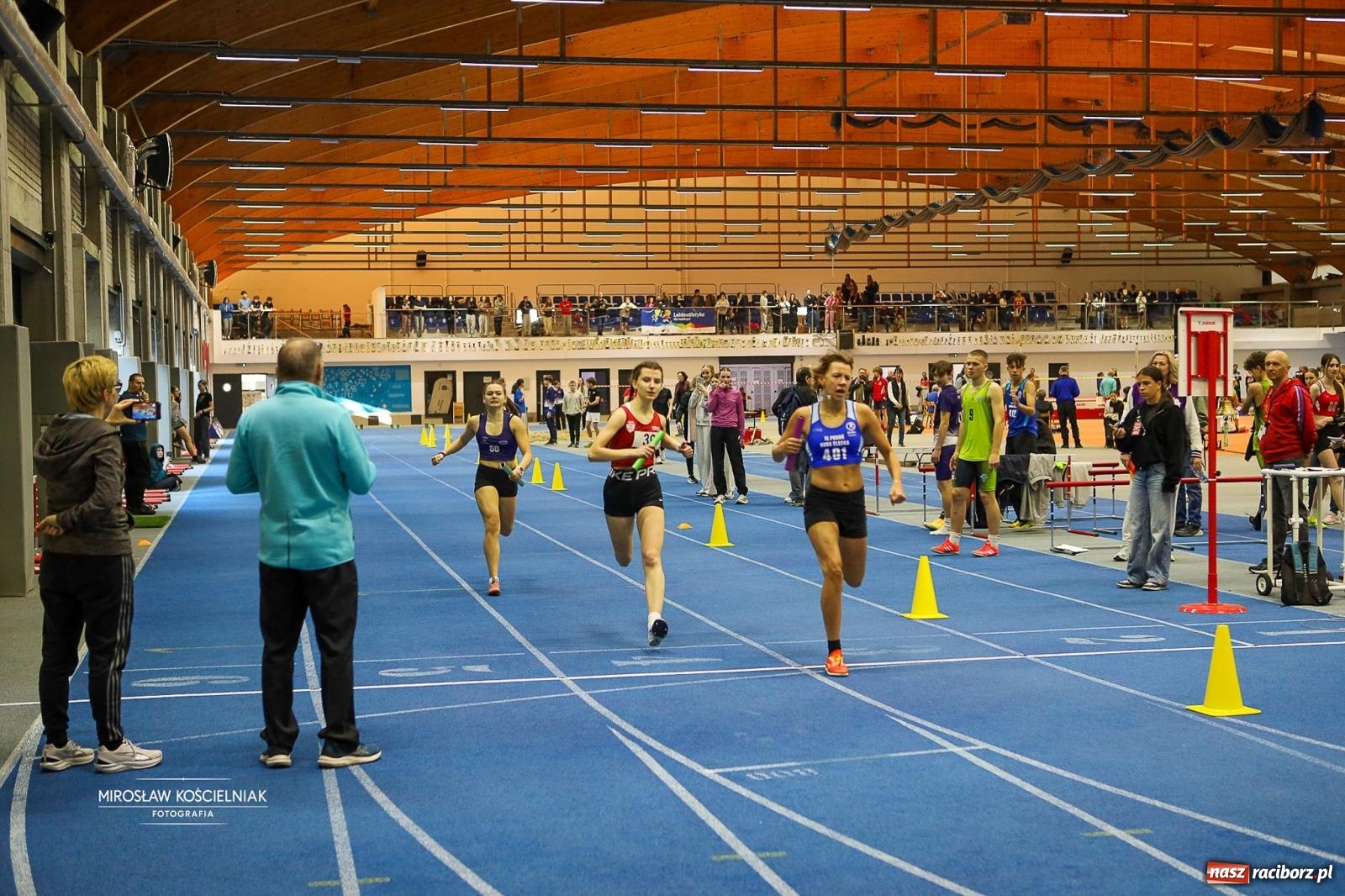 Zdjęcie w galerii na portalu naszraciborz.pl: Lekkoatletyczne Halowe Mistrzostwa Śląska U16 w Raciborzu. Jeden medal gospodarzy [FOTO i WIDEO] wiadomości z regionu