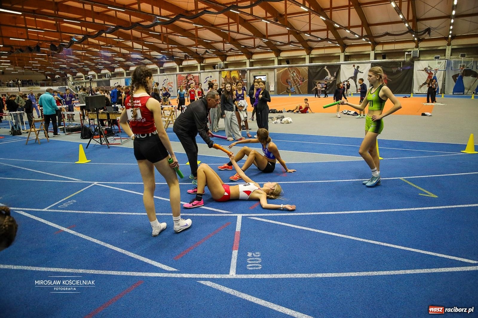 Zdjęcie w galerii na portalu naszraciborz.pl: Lekkoatletyczne Halowe Mistrzostwa Śląska U16 w Raciborzu. Jeden medal gospodarzy [FOTO i WIDEO] wiadomości z regionu