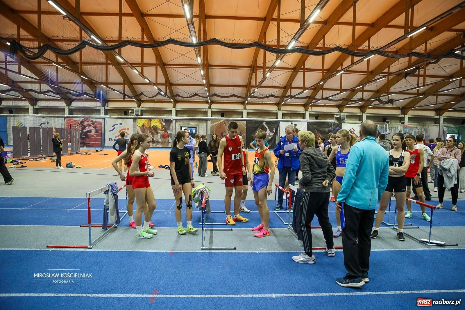 Zdjęcie w galerii na portalu naszraciborz.pl: Lekkoatletyczne Halowe Mistrzostwa Śląska U16 w Raciborzu. Jeden medal gospodarzy [FOTO i WIDEO] wiadomości z regionu