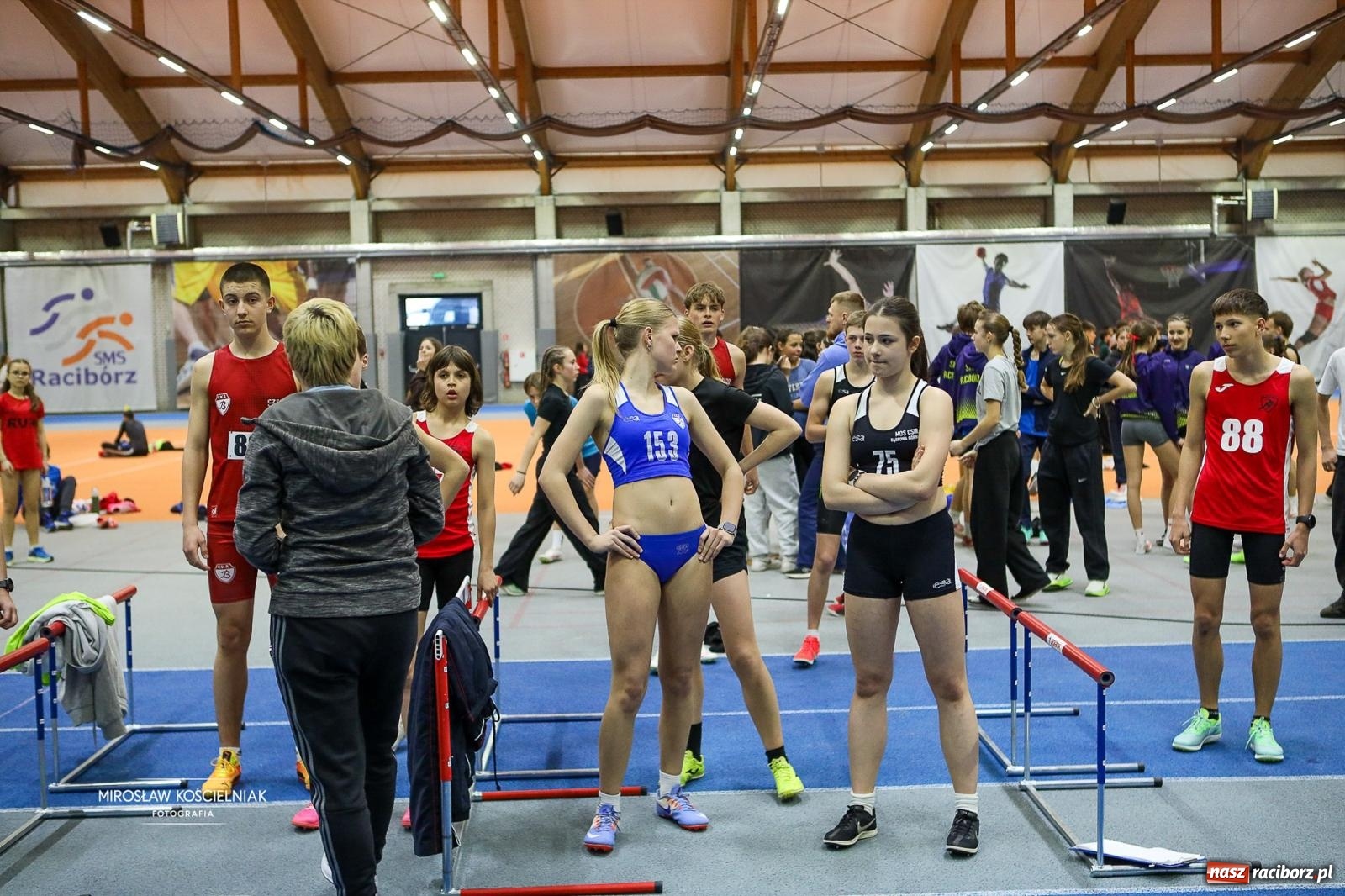 Zdjęcie w galerii na portalu naszraciborz.pl: Lekkoatletyczne Halowe Mistrzostwa Śląska U16 w Raciborzu. Jeden medal gospodarzy [FOTO i WIDEO] wiadomości z regionu