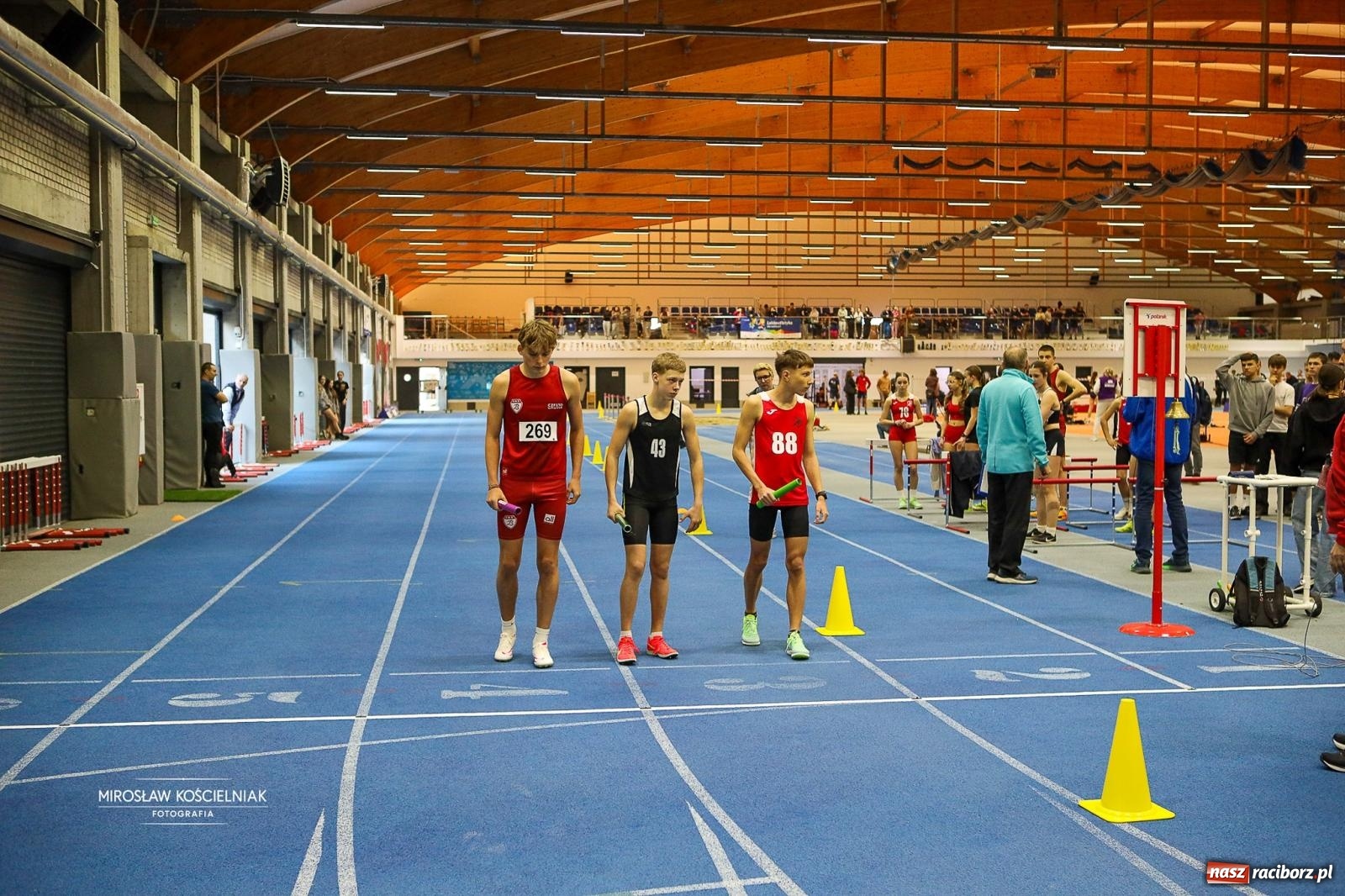 Zdjęcie w galerii na portalu naszraciborz.pl: Lekkoatletyczne Halowe Mistrzostwa Śląska U16 w Raciborzu. Jeden medal gospodarzy [FOTO i WIDEO] wiadomości z regionu