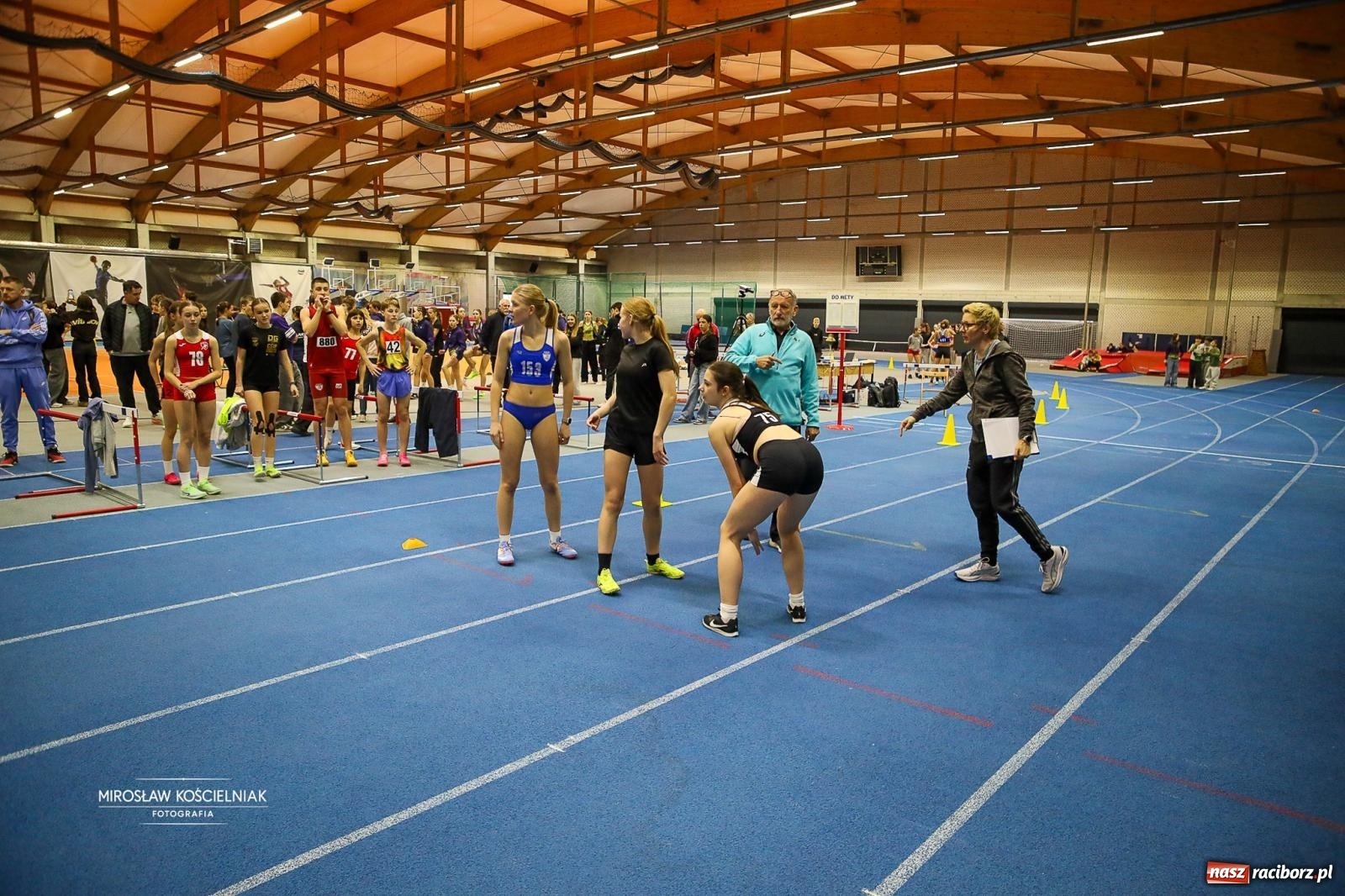 Zdjęcie w galerii na portalu naszraciborz.pl: Lekkoatletyczne Halowe Mistrzostwa Śląska U16 w Raciborzu. Jeden medal gospodarzy [FOTO i WIDEO] wiadomości z regionu