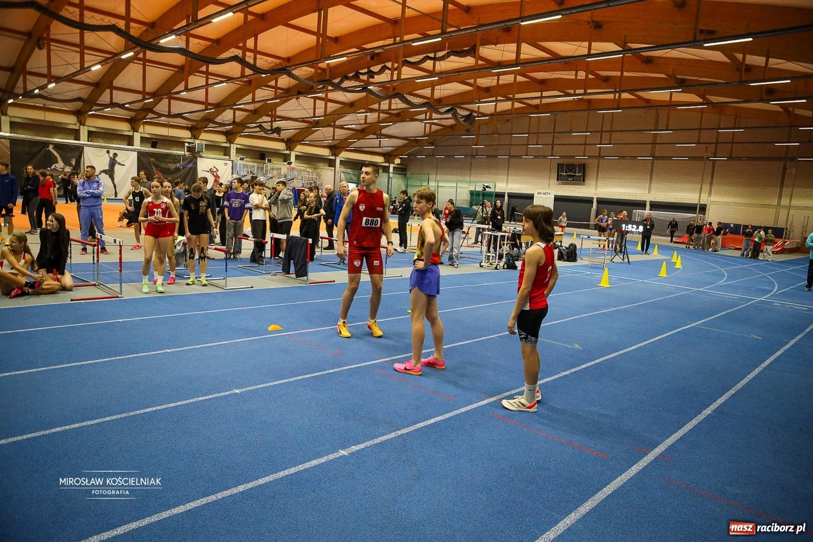 Zdjęcie w galerii na portalu naszraciborz.pl: Lekkoatletyczne Halowe Mistrzostwa Śląska U16 w Raciborzu. Jeden medal gospodarzy [FOTO i WIDEO] wiadomości z regionu