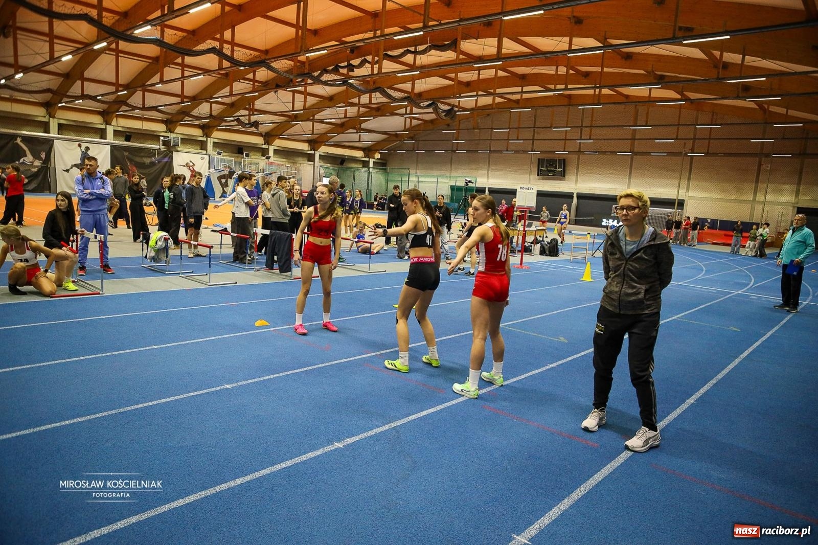 Zdjęcie w galerii na portalu naszraciborz.pl: Lekkoatletyczne Halowe Mistrzostwa Śląska U16 w Raciborzu. Jeden medal gospodarzy [FOTO i WIDEO] wiadomości z regionu