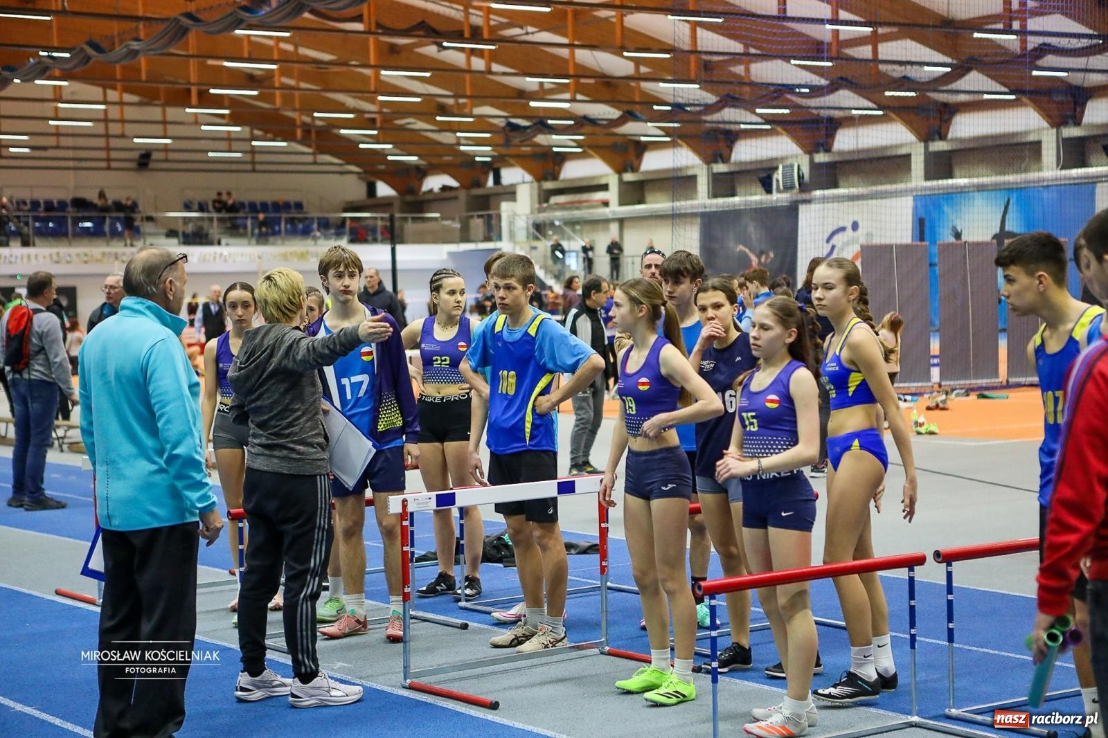 Zdjęcie w galerii na portalu naszraciborz.pl: Lekkoatletyczne Halowe Mistrzostwa Śląska U16 w Raciborzu. Jeden medal gospodarzy [FOTO i WIDEO] wiadomości z regionu