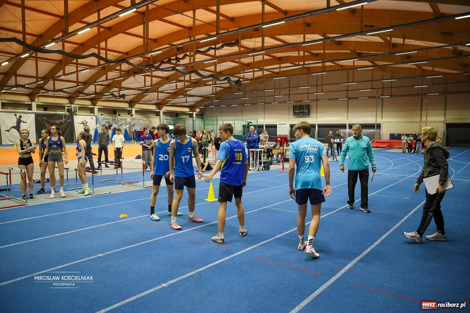 Zdjęcie w galerii na portalu naszraciborz.pl: Lekkoatletyczne Halowe Mistrzostwa Śląska U16 w Raciborzu. Jeden medal gospodarzy [FOTO i WIDEO] wiadomości z regionu