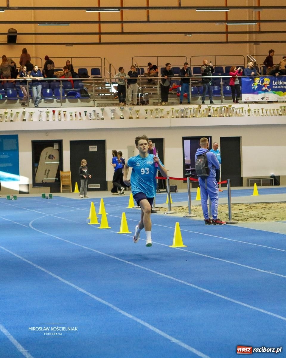 Zdjęcie w galerii na portalu naszraciborz.pl: Lekkoatletyczne Halowe Mistrzostwa Śląska U16 w Raciborzu. Jeden medal gospodarzy [FOTO i WIDEO] wiadomości z regionu