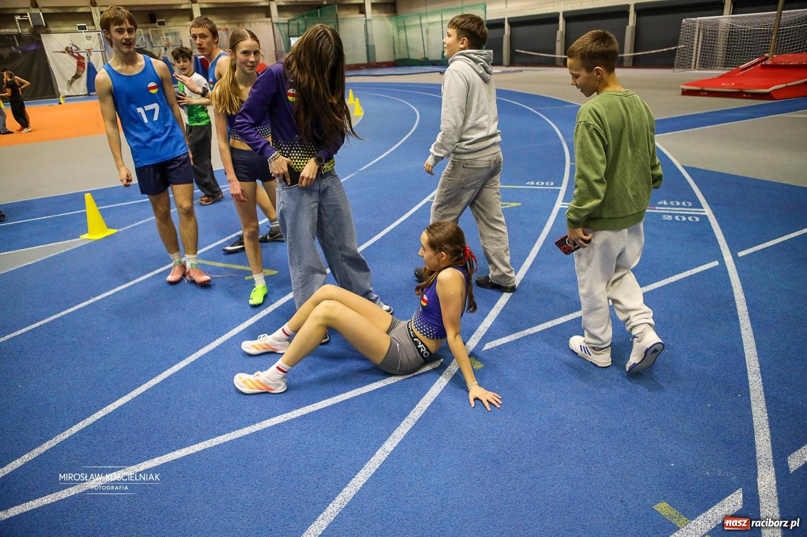 Zdjęcie w galerii na portalu naszraciborz.pl: Lekkoatletyczne Halowe Mistrzostwa Śląska U16 w Raciborzu. Jeden medal gospodarzy [FOTO i WIDEO] wiadomości z regionu