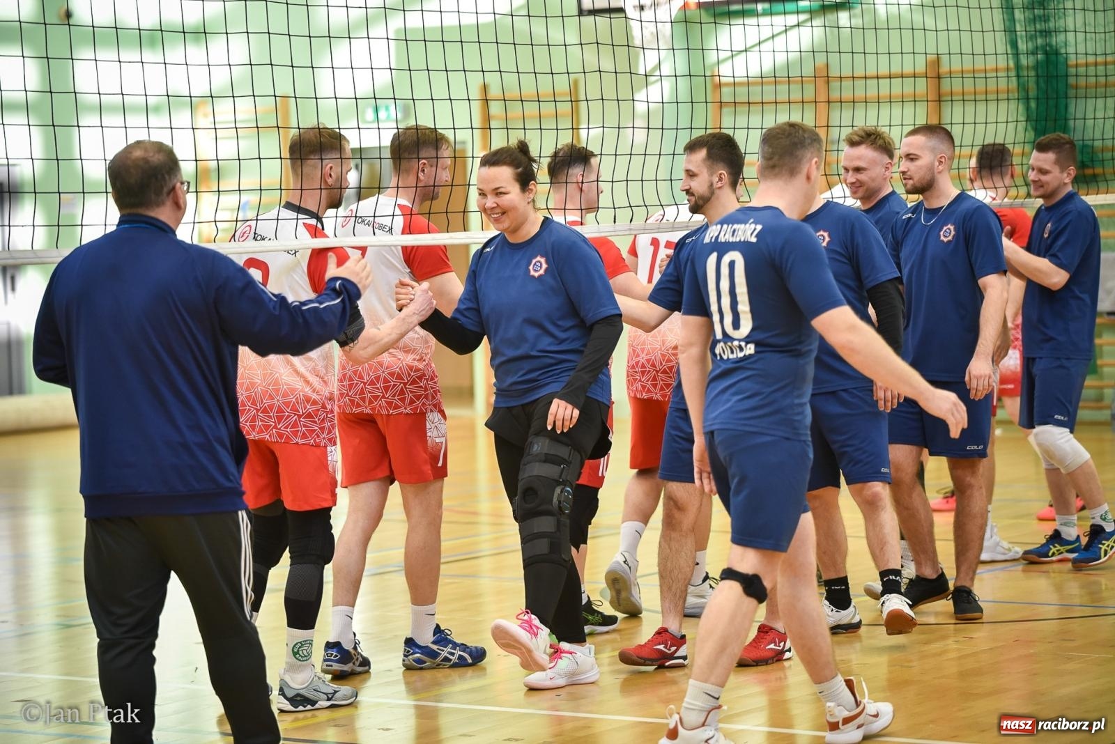 Zdjęcie w galerii na portalu naszraciborz.pl: Tokai Cobex najlepszy w XIII Turnieju Siatkarskim Zakładów Pracy i Służb Mundurowych w Raciborzu wiadomości z regionu