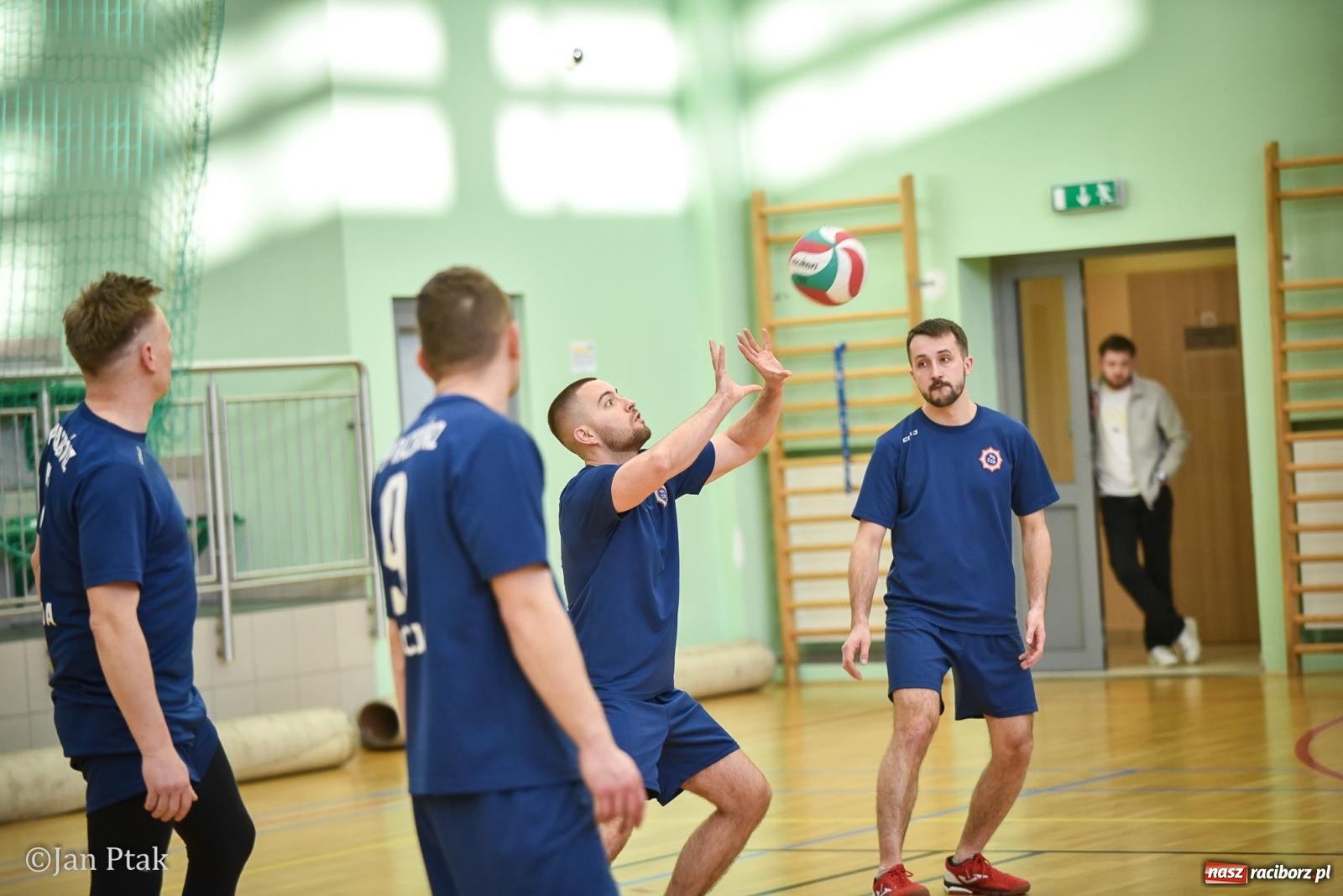 Zdjęcie w galerii na portalu naszraciborz.pl: Tokai Cobex najlepszy w XIII Turnieju Siatkarskim Zakładów Pracy i Służb Mundurowych w Raciborzu wiadomości z regionu