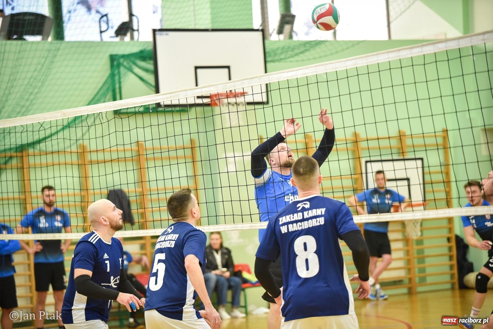 Zdjęcie w galerii na portalu naszraciborz.pl: Tokai Cobex najlepszy w XIII Turnieju Siatkarskim Zakładów Pracy i Służb Mundurowych w Raciborzu wiadomości z regionu