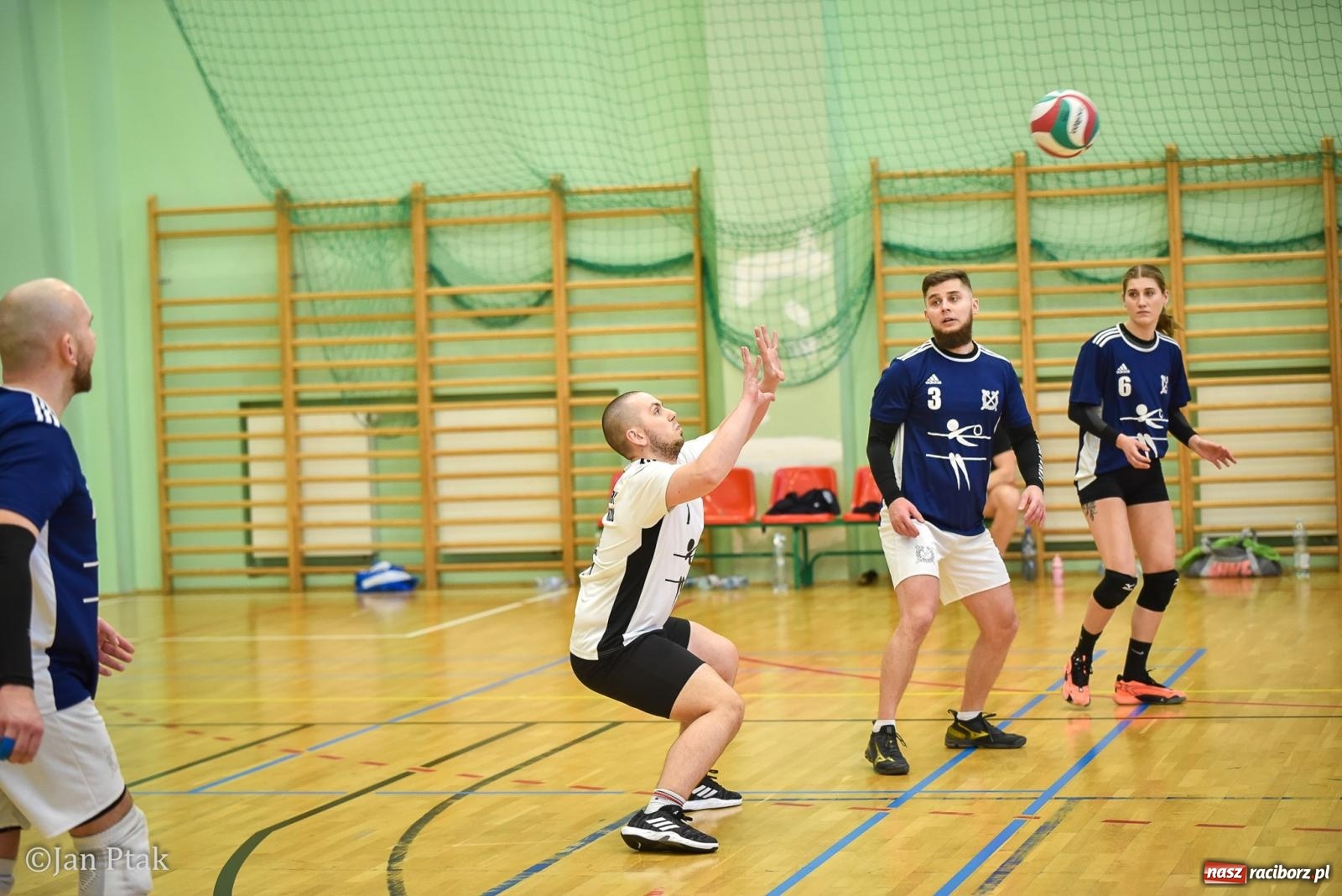 Zdjęcie w galerii na portalu naszraciborz.pl: Tokai Cobex najlepszy w XIII Turnieju Siatkarskim Zakładów Pracy i Służb Mundurowych w Raciborzu wiadomości z regionu