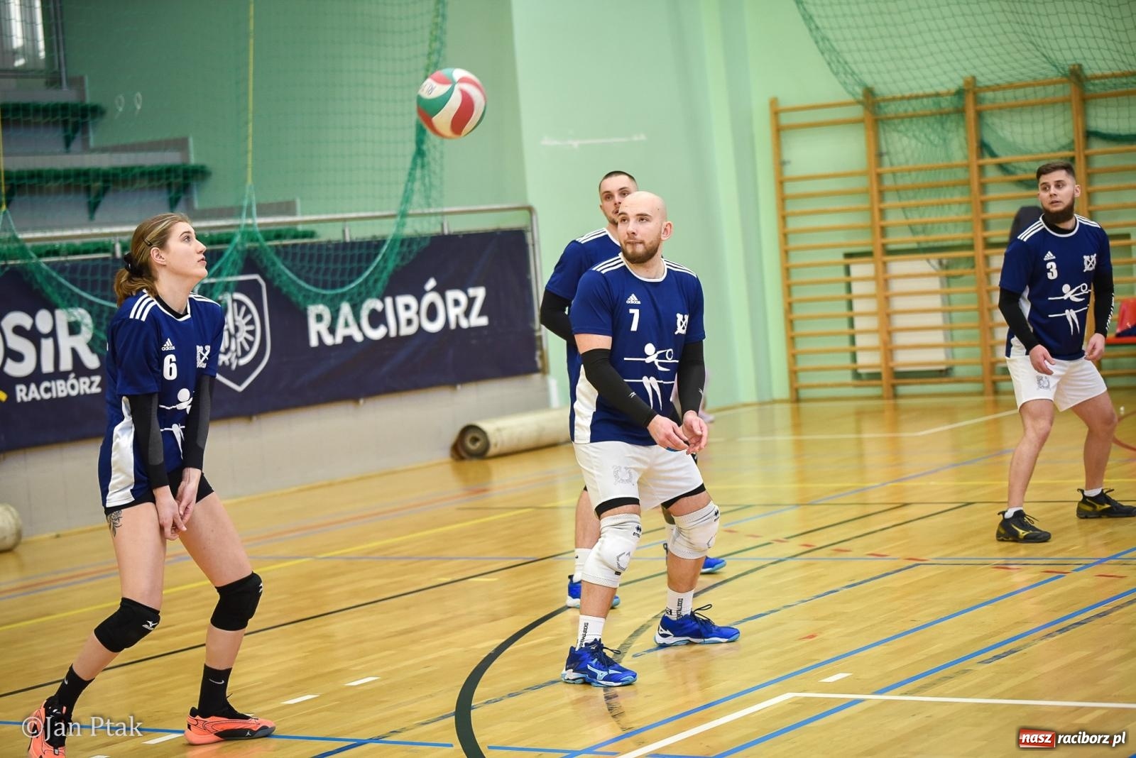 Zdjęcie w galerii na portalu naszraciborz.pl: Tokai Cobex najlepszy w XIII Turnieju Siatkarskim Zakładów Pracy i Służb Mundurowych w Raciborzu wiadomości z regionu